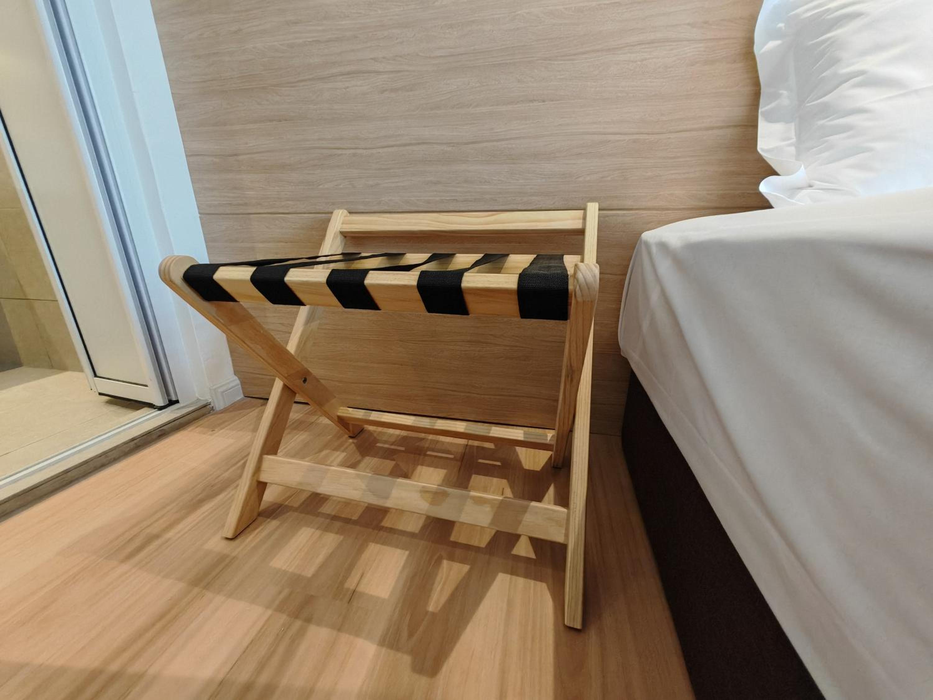 Deluxe Queen Room - Photo 9