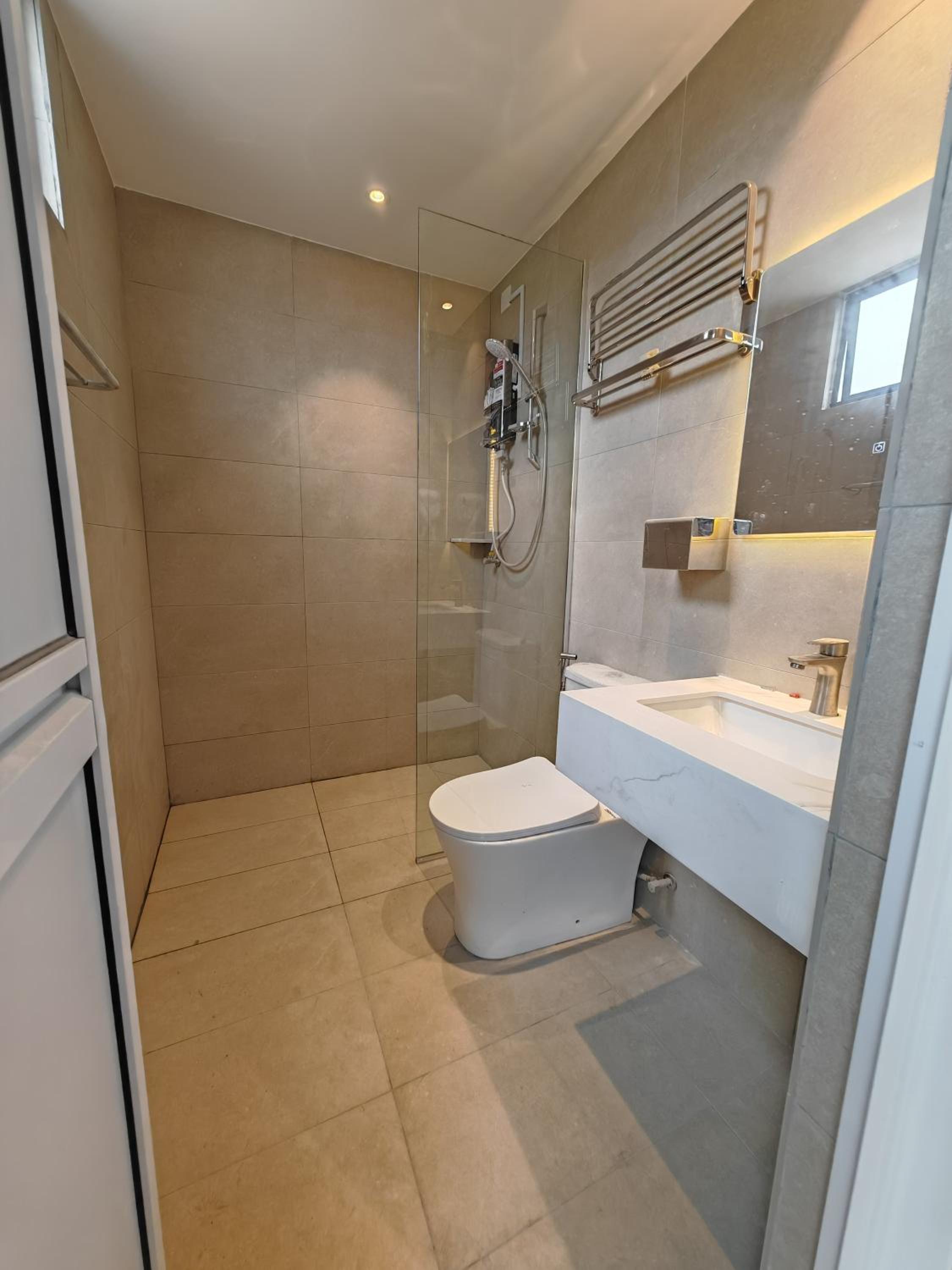 Deluxe Queen Room - Photo 11