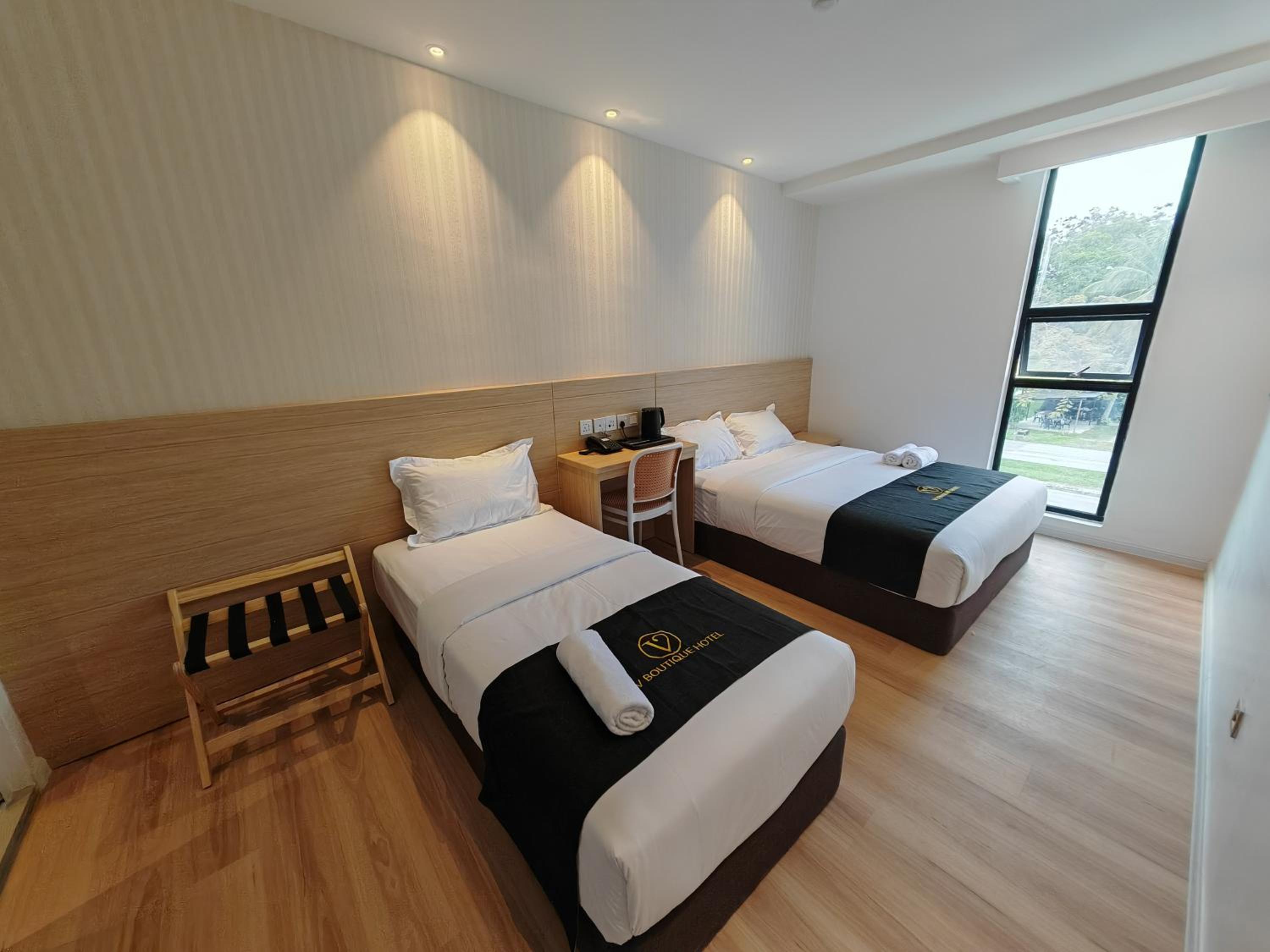 Deluxe Family Room - Photo 9