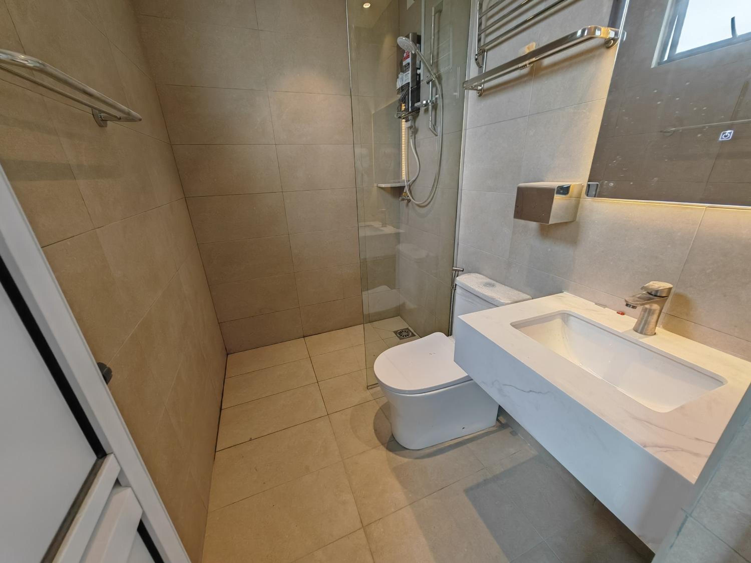 Deluxe Queen Room - Photo 14