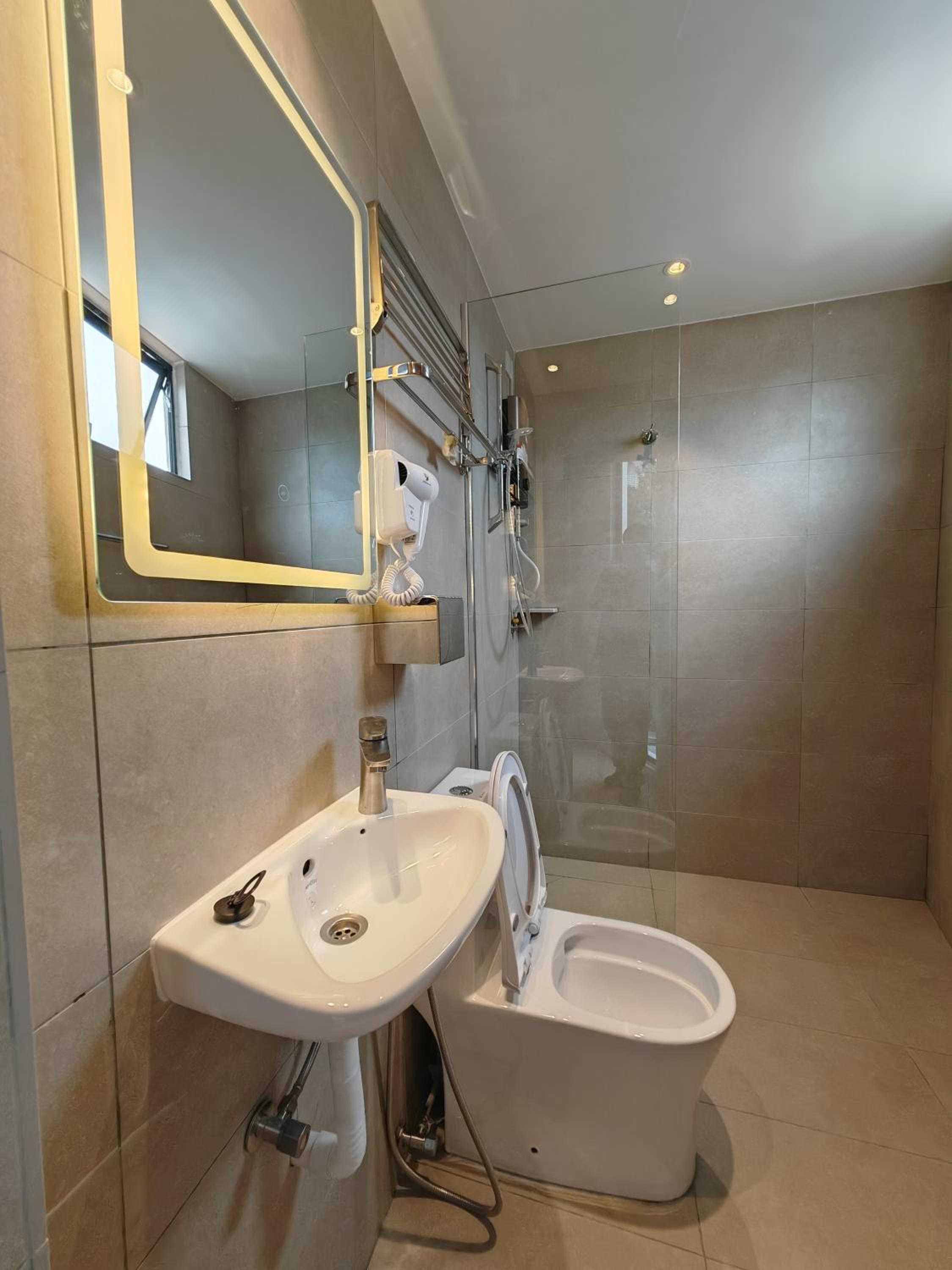 Deluxe Queen Room - Photo 15
