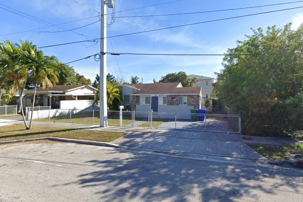Three-Bedroom House photo 2
