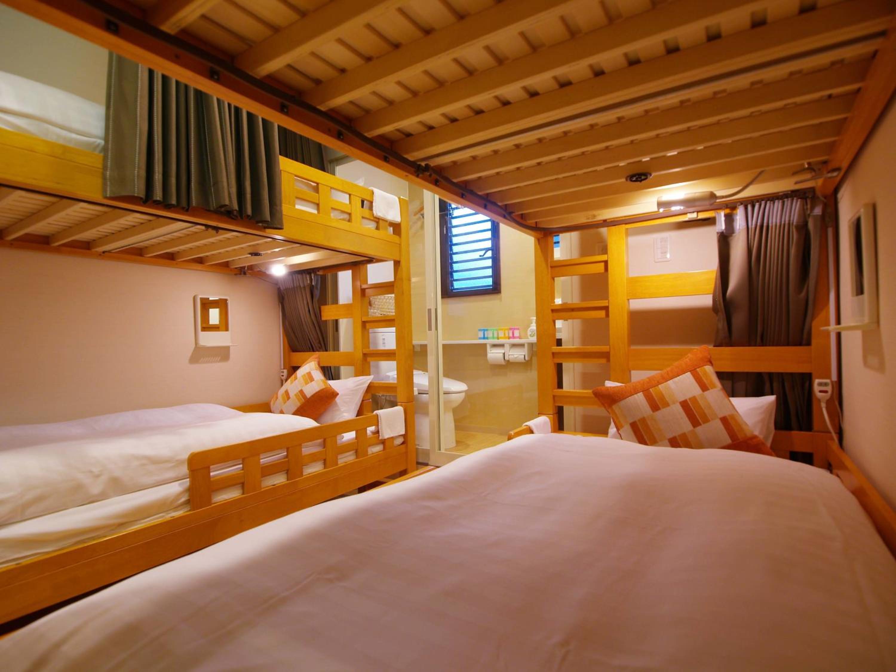 Quadruple Room - Non-Smoking - Photo 3