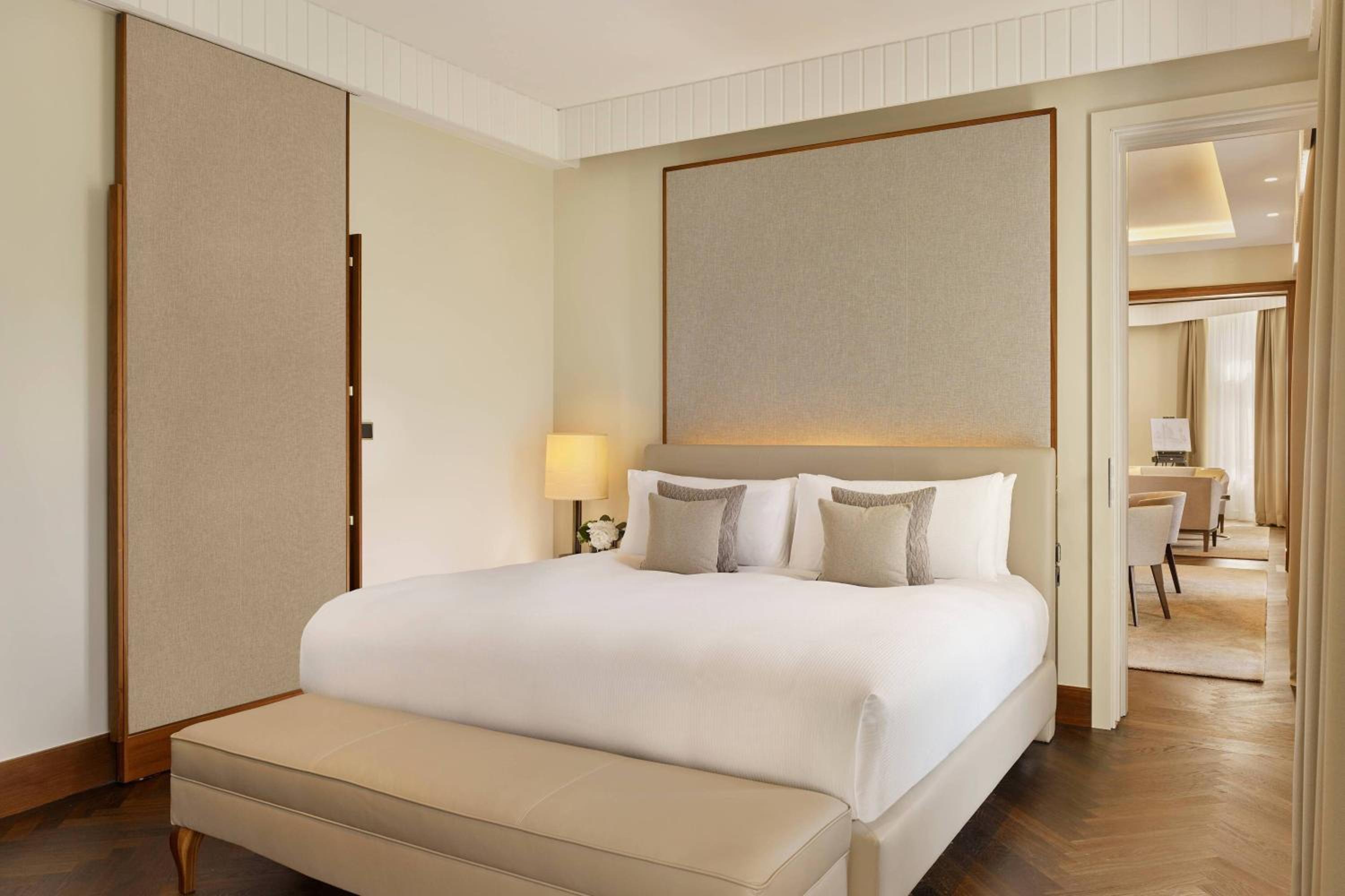 The Ritz-Carlton Albertina Suite with Club lounge access and City view thumbnail 6
