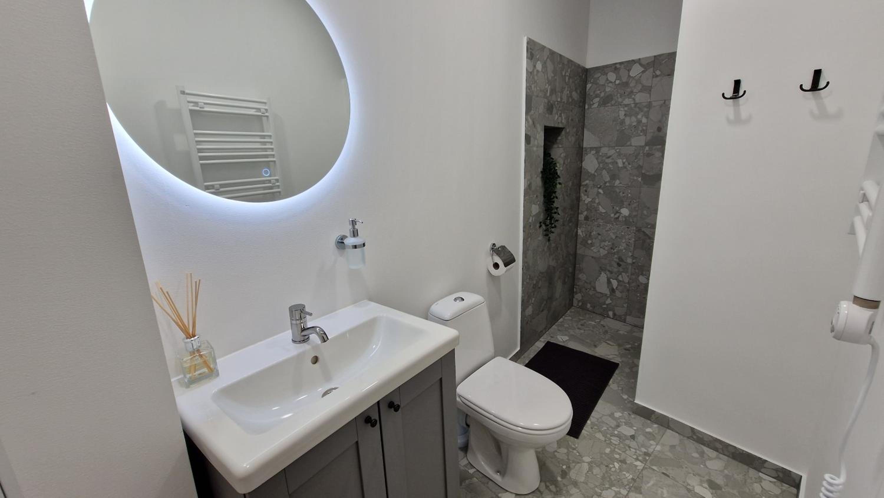 Superior Quadruple Room - Photo 6
