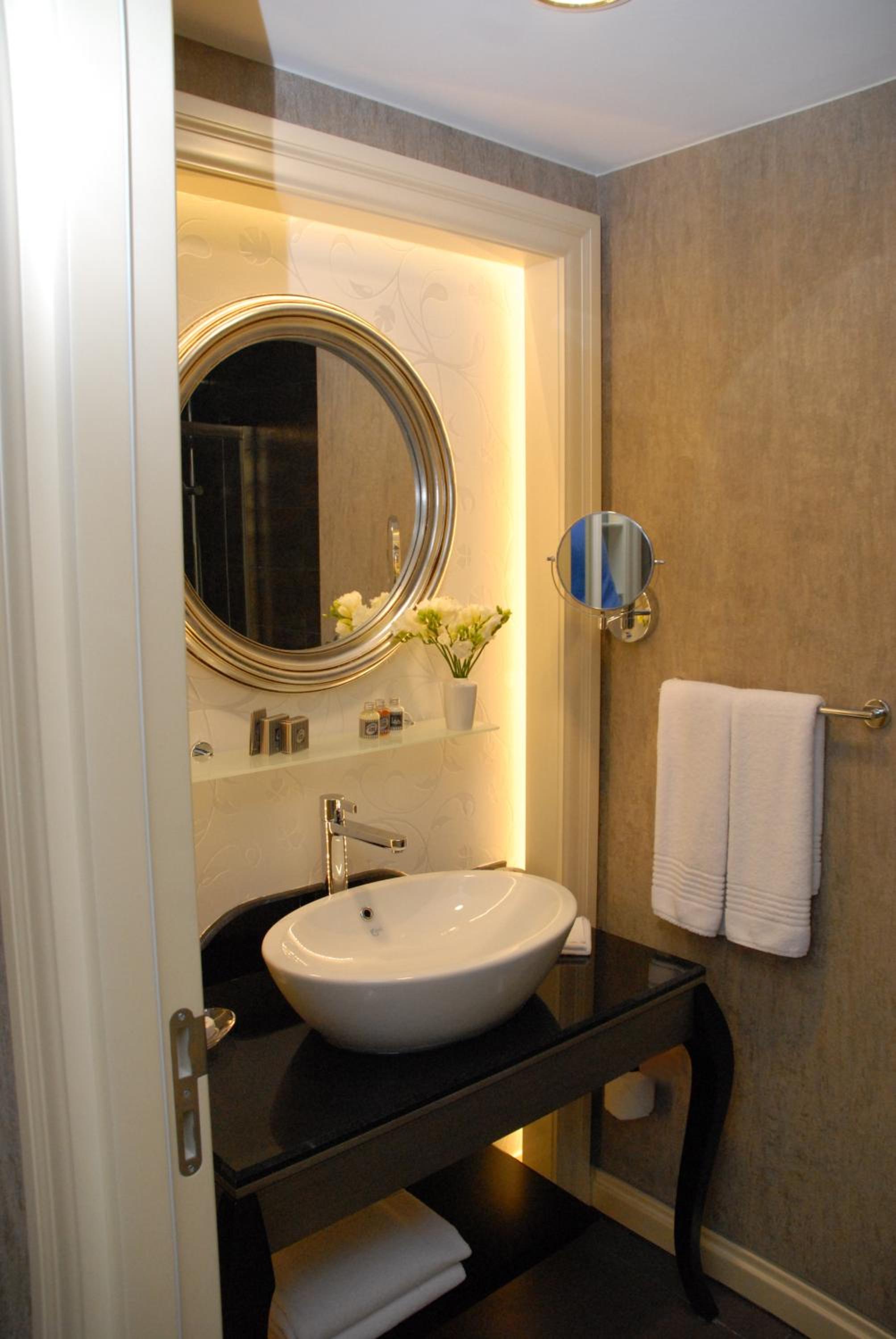 Deluxe King Room photo 3