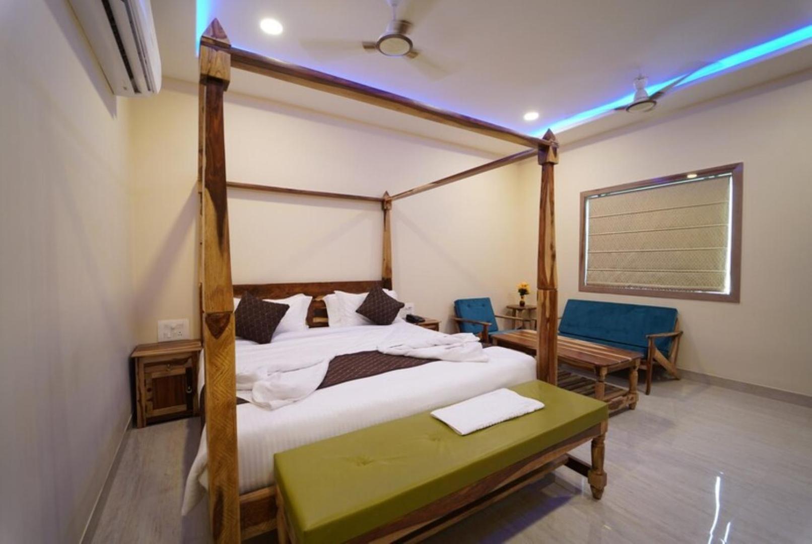 Deluxe Double Room (2 Adults + 1 Child) photo 1