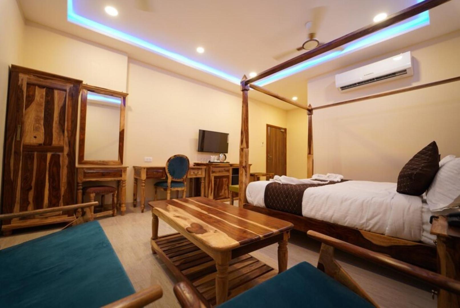 Deluxe Double Room (2 Adults + 1 Child) photo 3