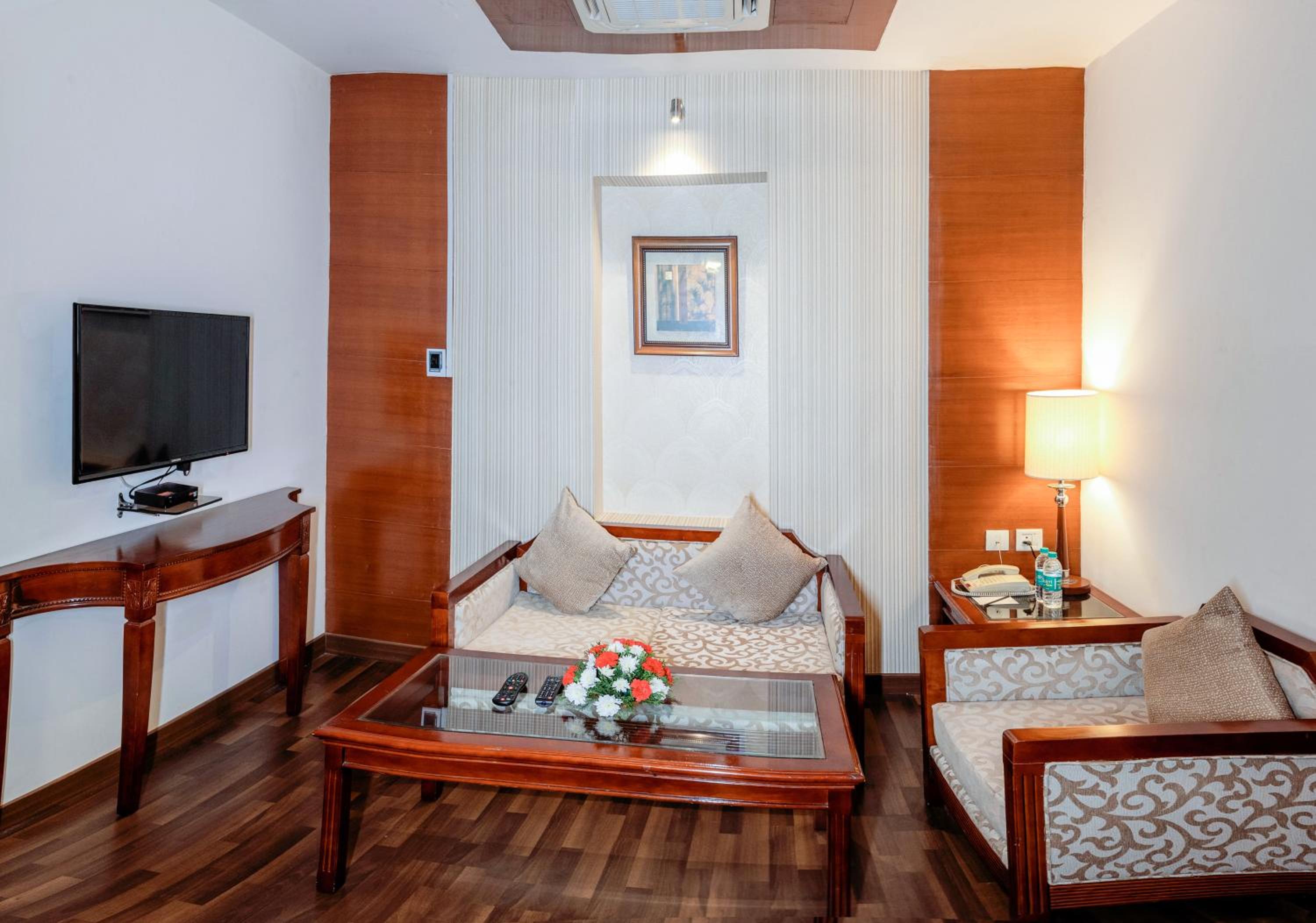 Executive Suite - Photo 4