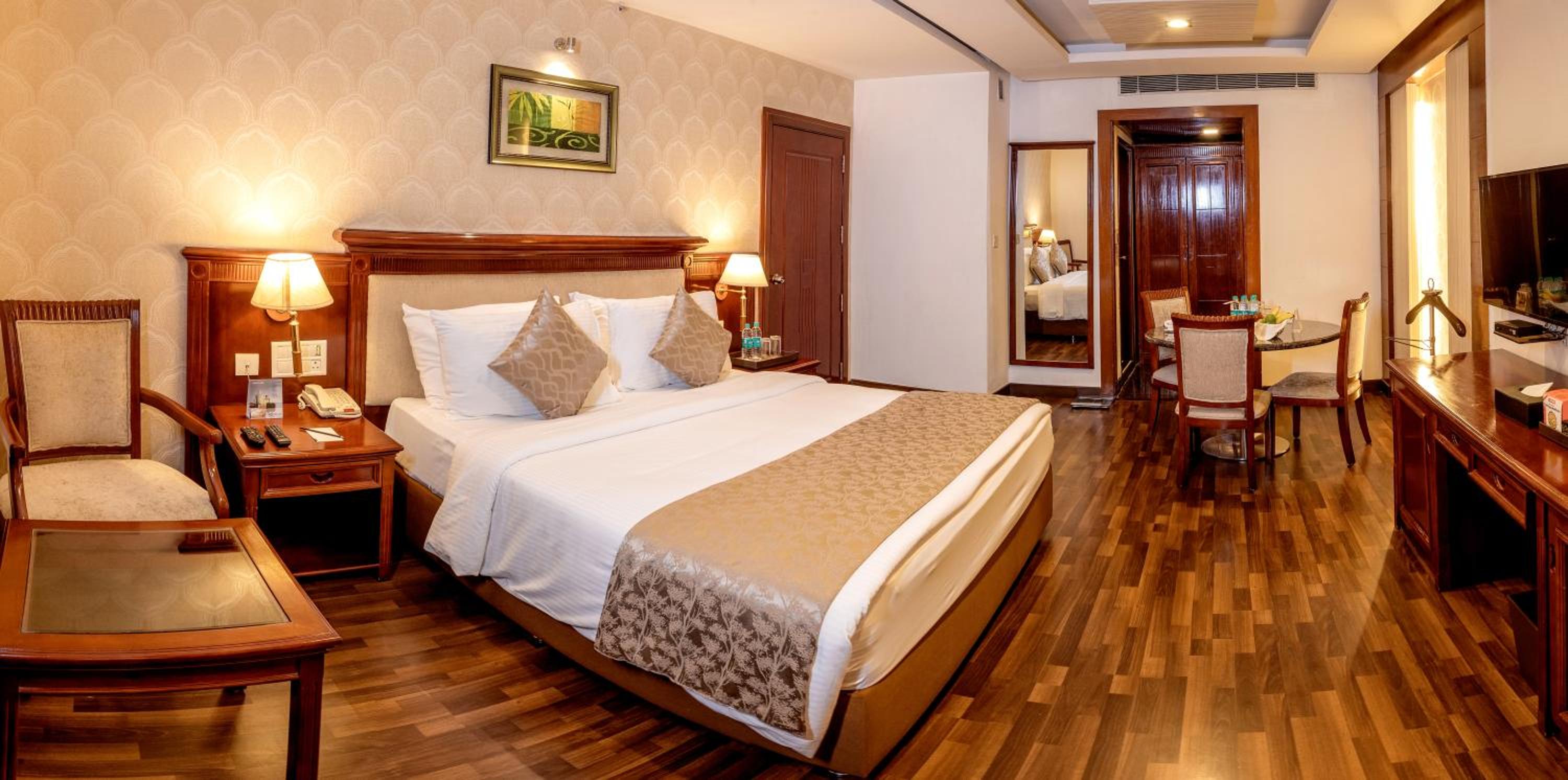 Executive Suite - Photo 2