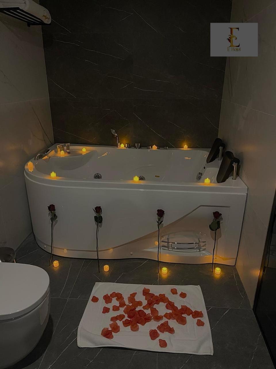 Suite with Spa Bath photo 3