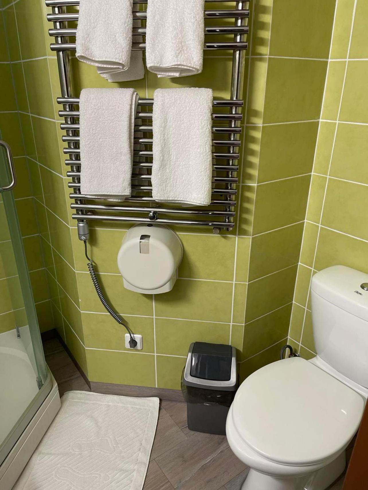 Twin Room with Private Bathroom - Photo 6