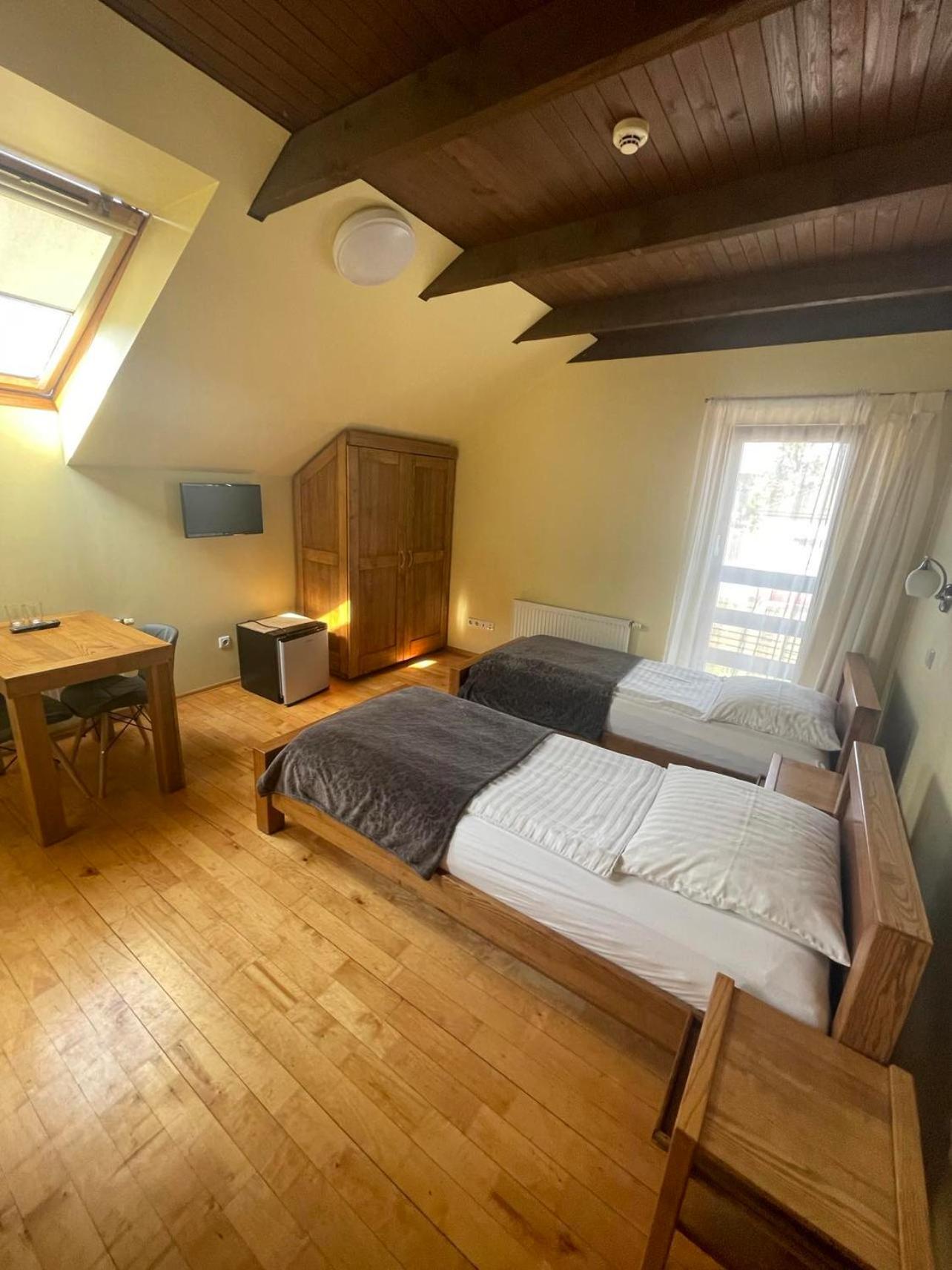 Twin Room with Private Bathroom - Photo 1
