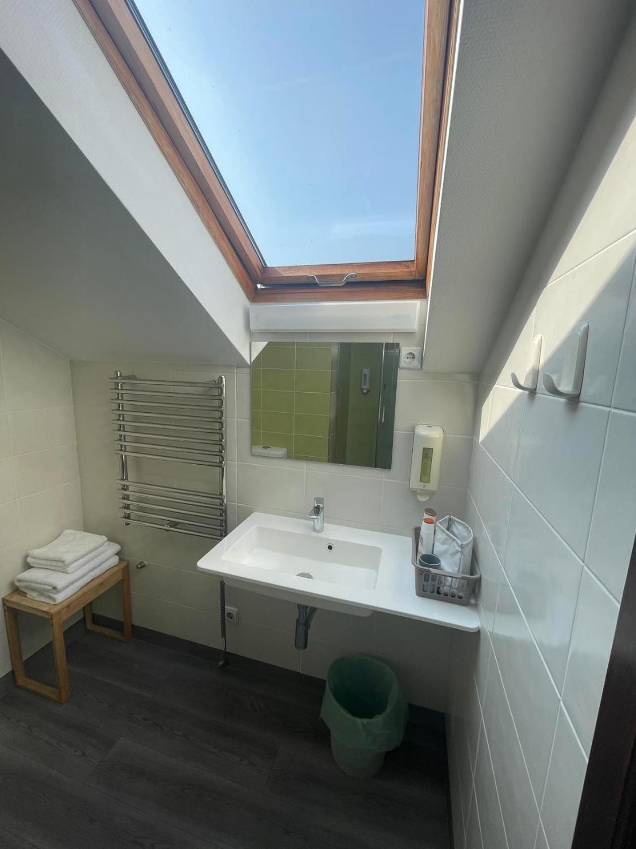 Twin Room with Private Bathroom - Photo 2
