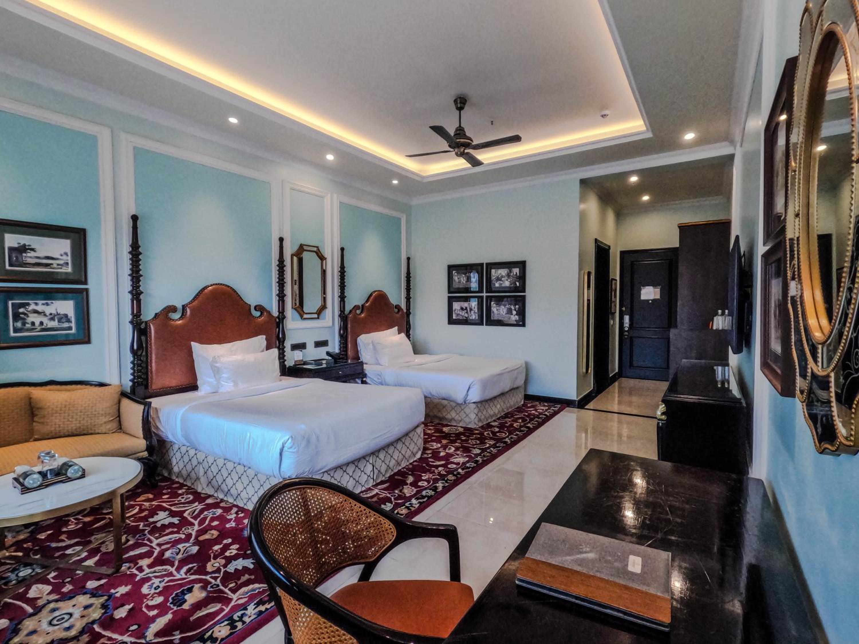 Standard Double Room - 10% Discount on Foods & Soft Beverages* | 15% Discounts on Laundry Services* | INR 500 spa credit during your stay on selective Massage services. TnC Apply.* | Free Minibar - 2 cans of soft Beverages (Once on Arrival) - Photo 3