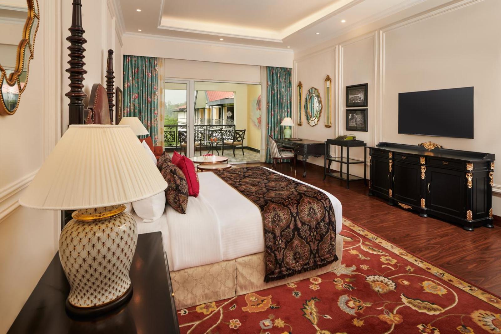 Manager's Suite - - 10% Discount on Foods & Soft Beverages* | 15% Discounts on Laundry Services* | INR 500 spa credit during your stay on selective Massage services. TnC Apply.* | Free Minibar - 2 cans of soft Beverages (Once on Arrival) - Photo 3
