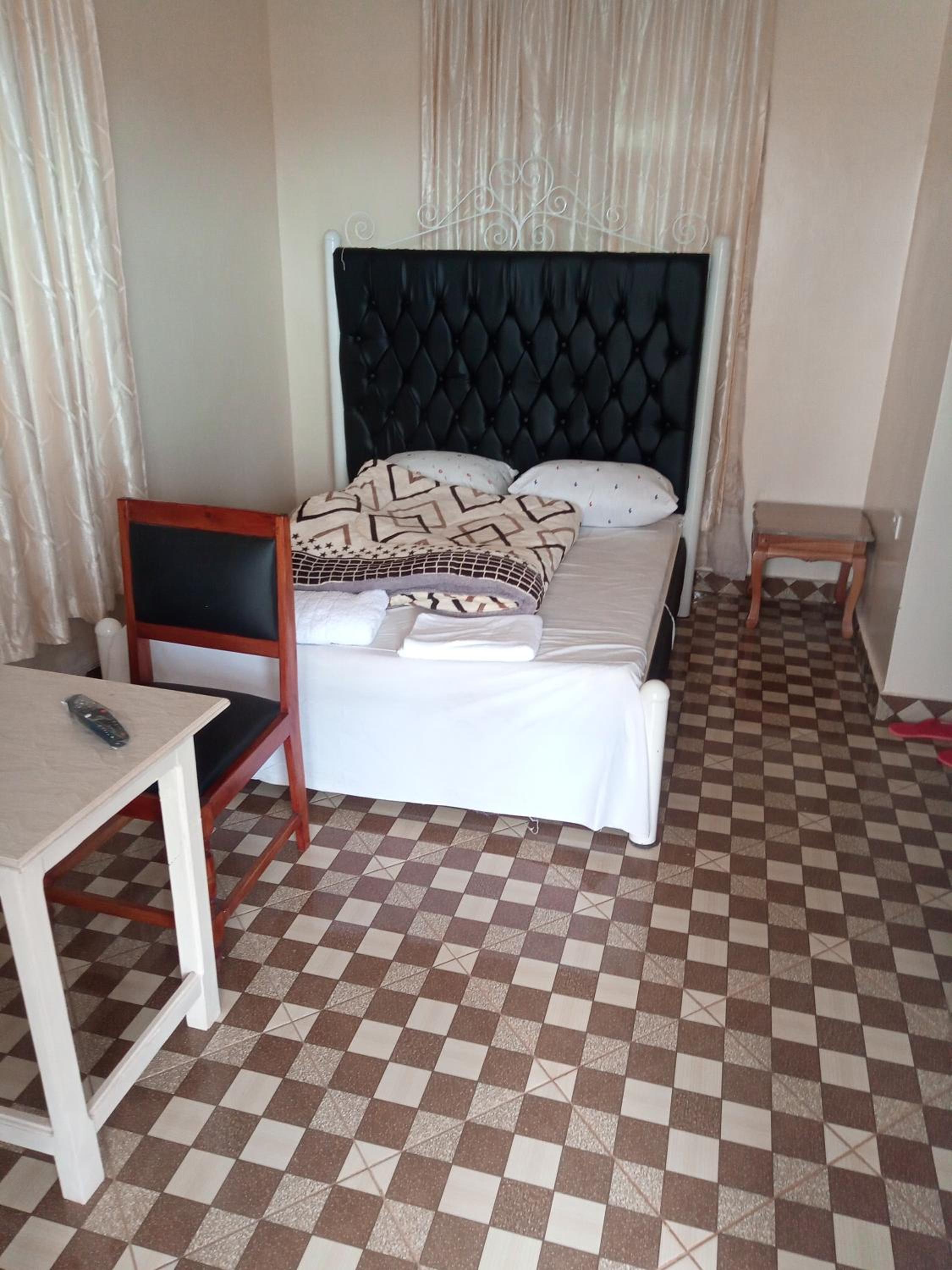 Single Room With Private Bathroom photo 3