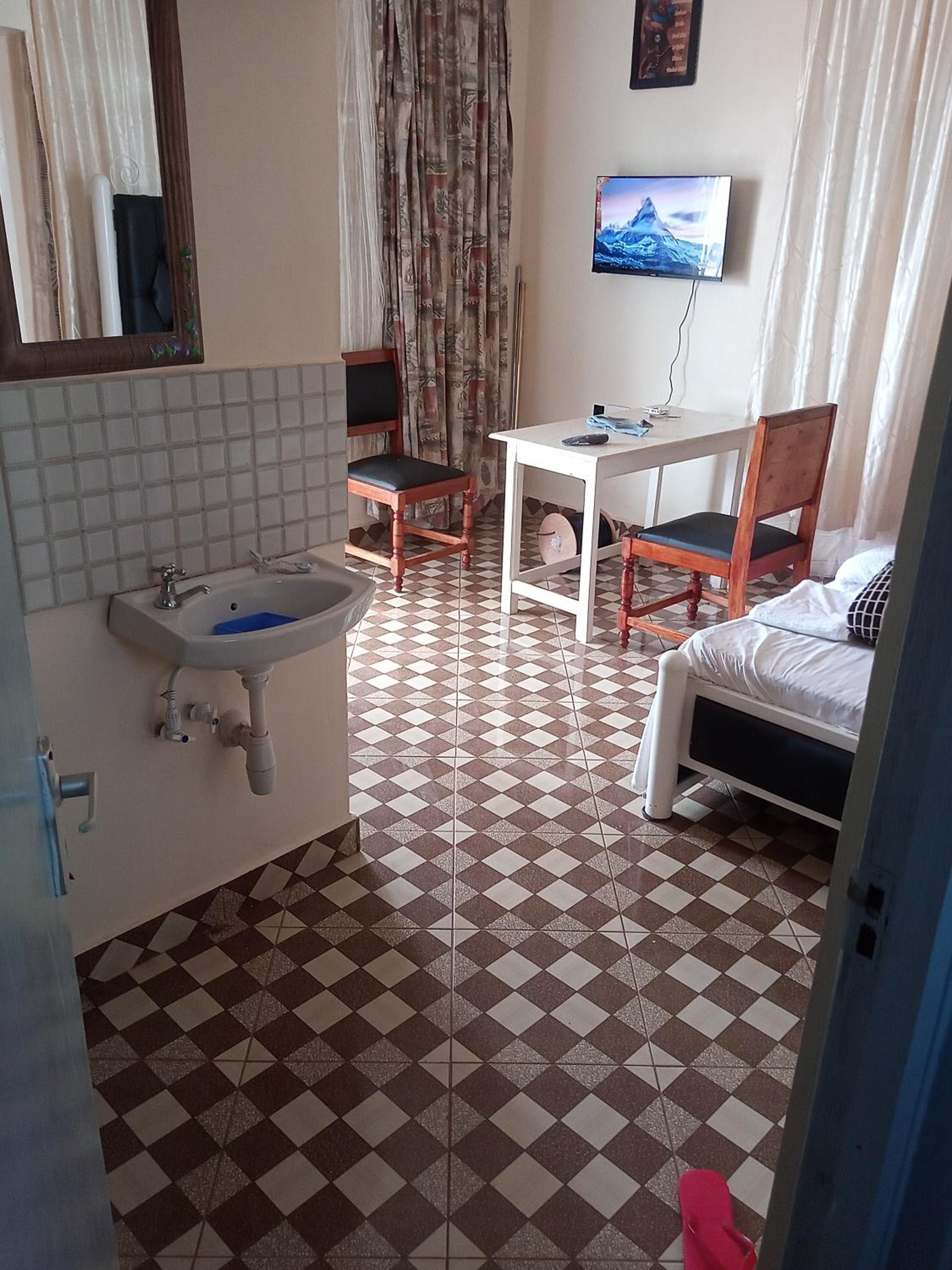 Single Room With Private Bathroom photo 2