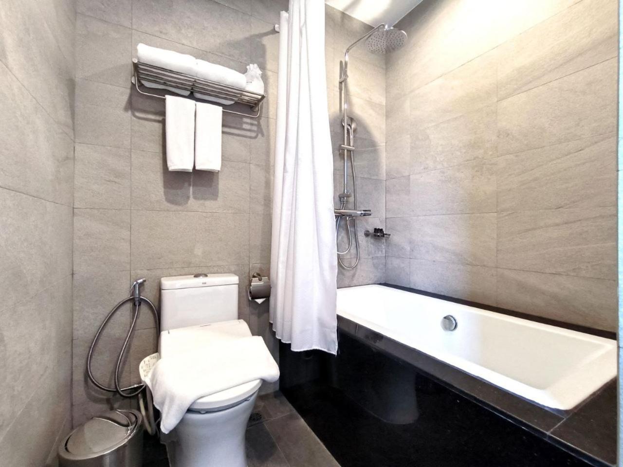 VIP Suite - Photo 7