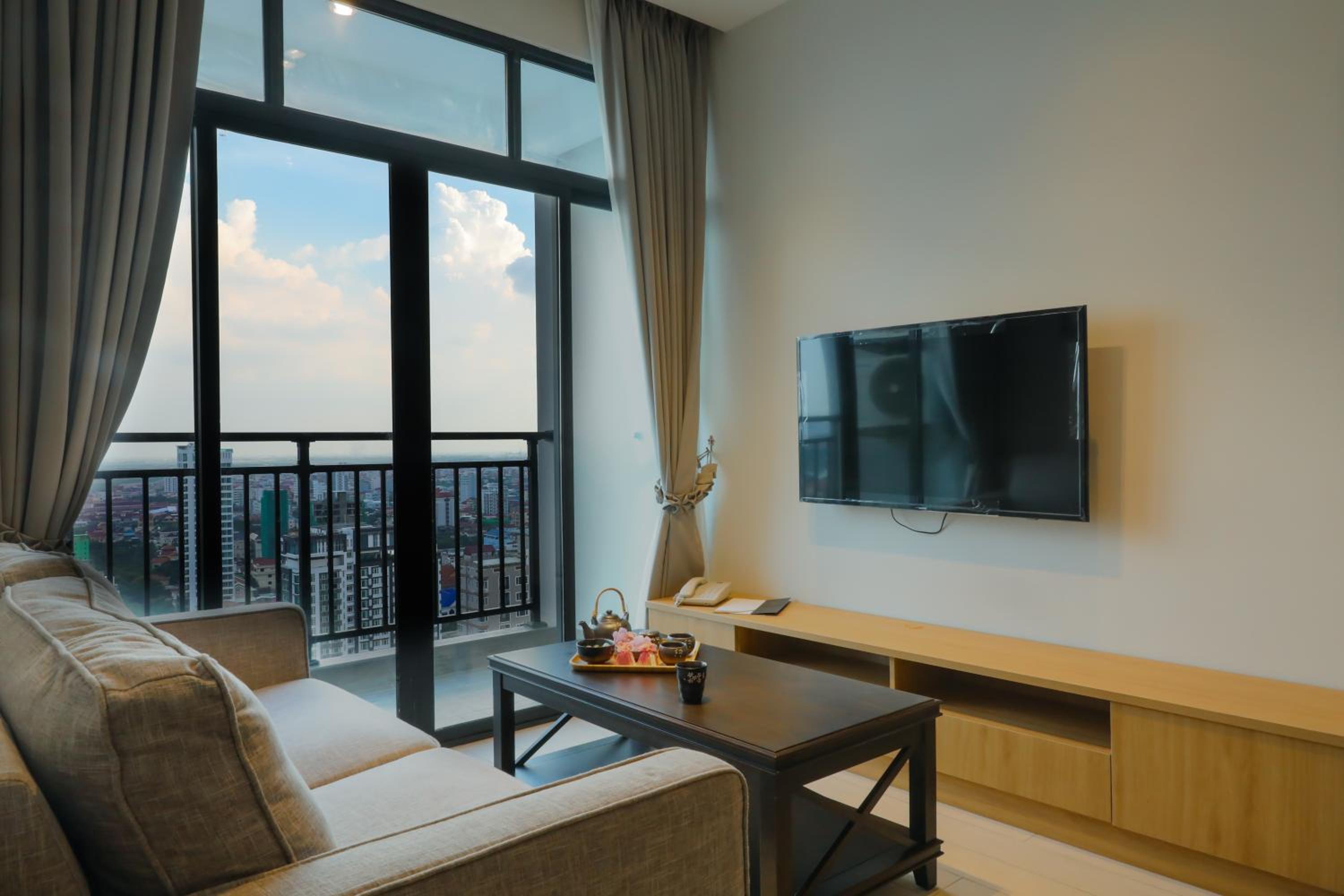 VIP Suite - Photo 5