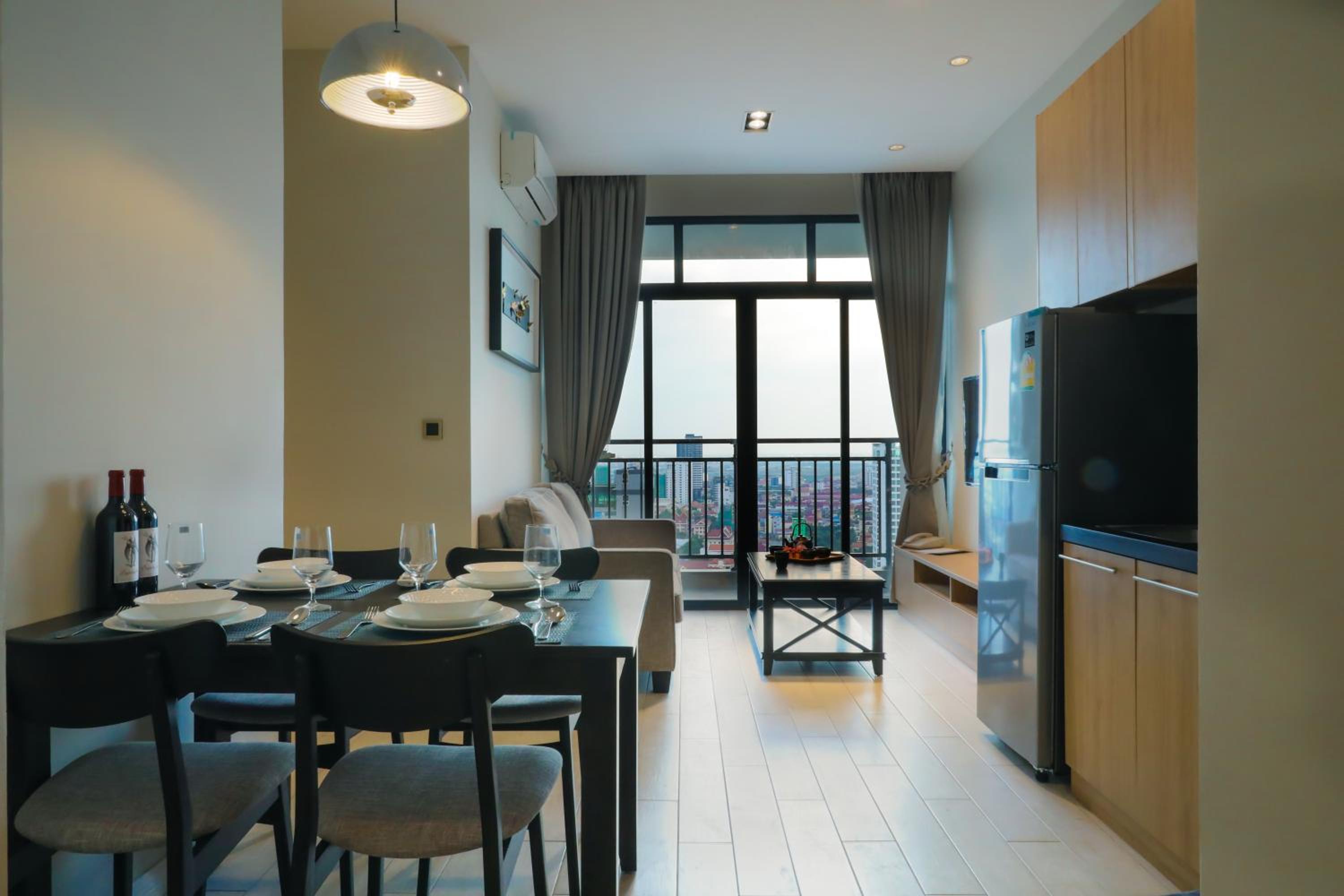VIP Suite - Photo 6
