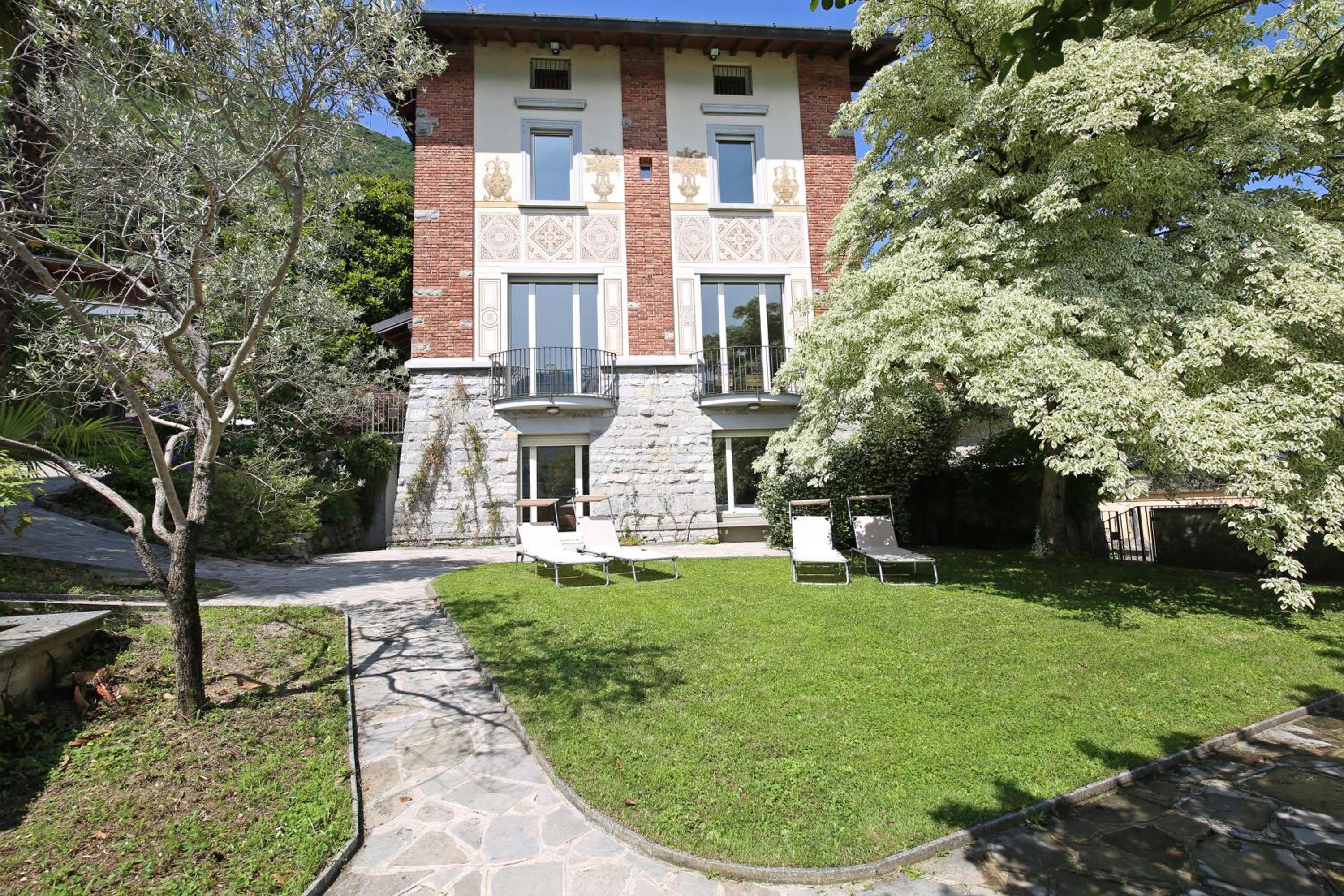 Villa photo 2