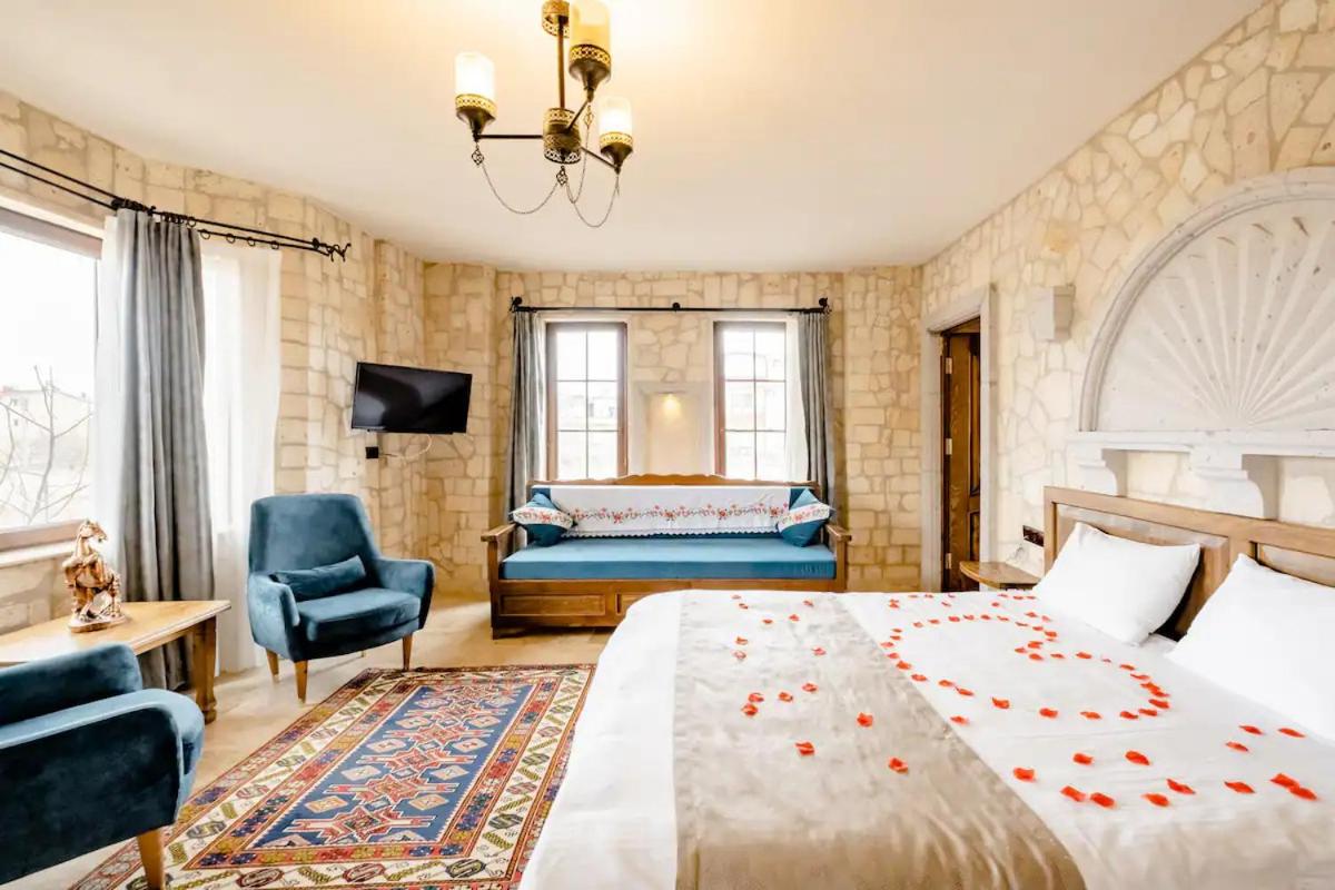 Deluxe Room (2 Adults + 1 Child) - Photo 15
