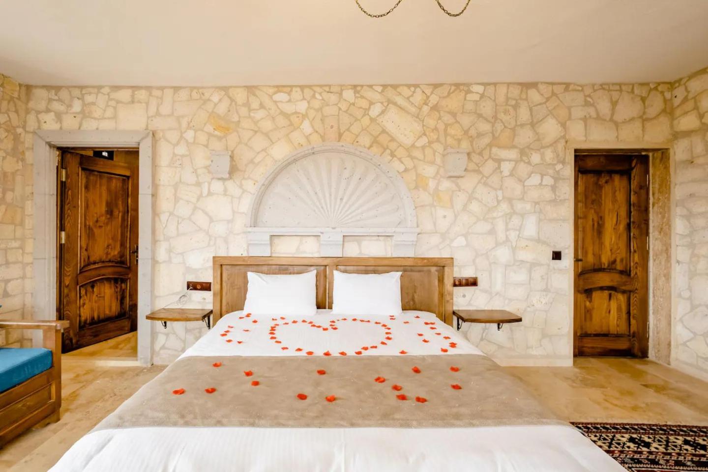 Deluxe Room (2 Adults + 1 Child) - Photo 14