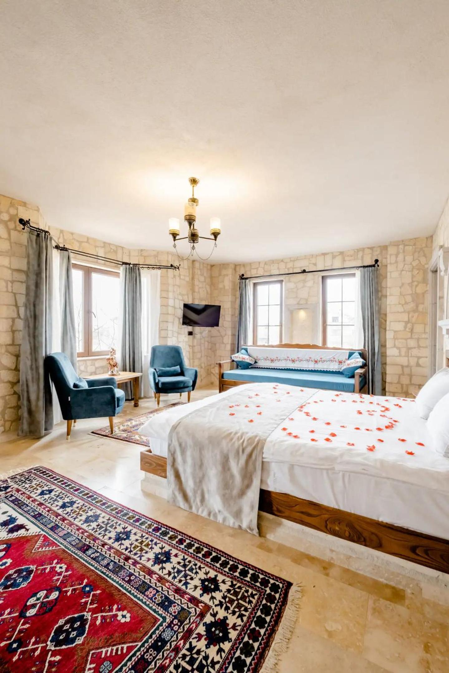 Deluxe Room (2 Adults + 1 Child) - Photo 13