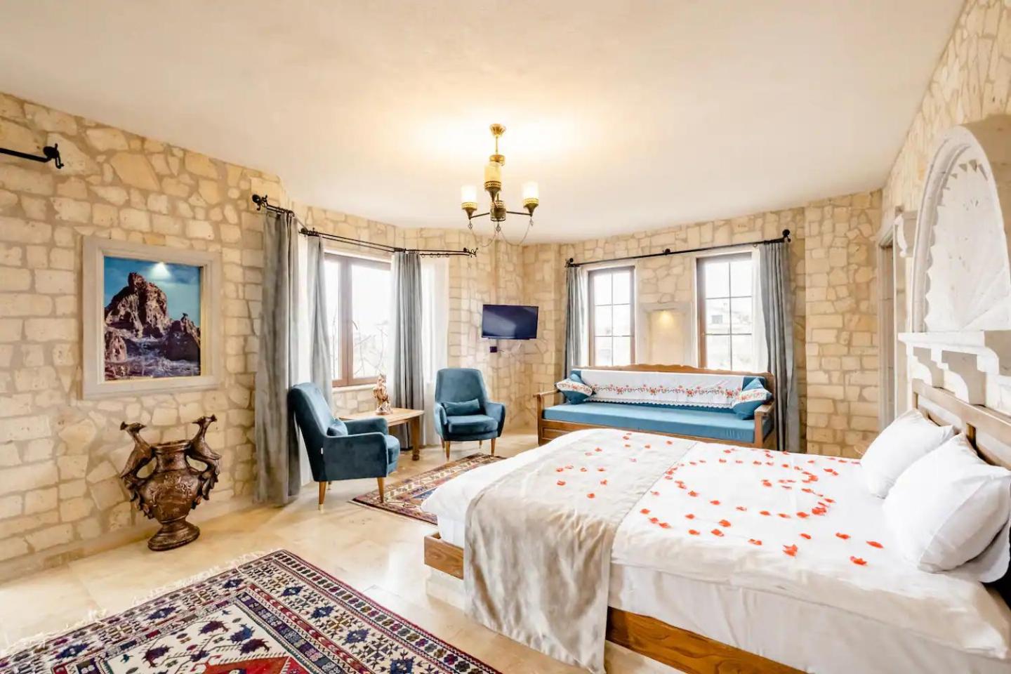 Deluxe Room (2 Adults + 1 Child) - Photo 11