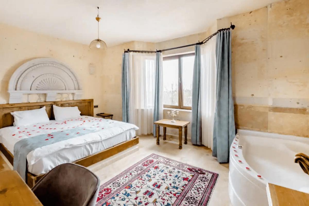 King Room with Spa Bath