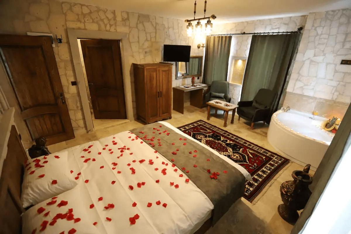 Queen Room with Spa Bath - Photo 1