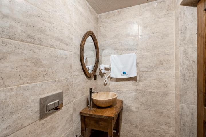 Queen Room with Spa Bath - Photo 20
