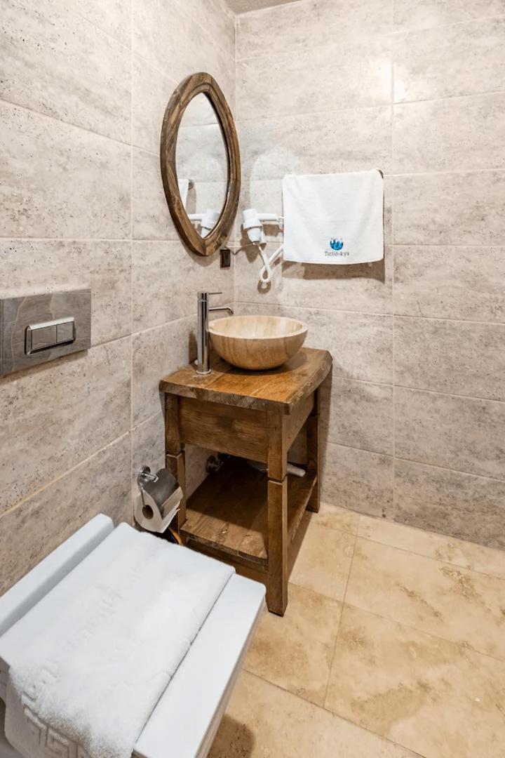 Queen Room with Spa Bath - Photo 6