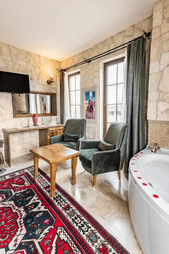 Queen Room with Spa Bath - Photo 18
