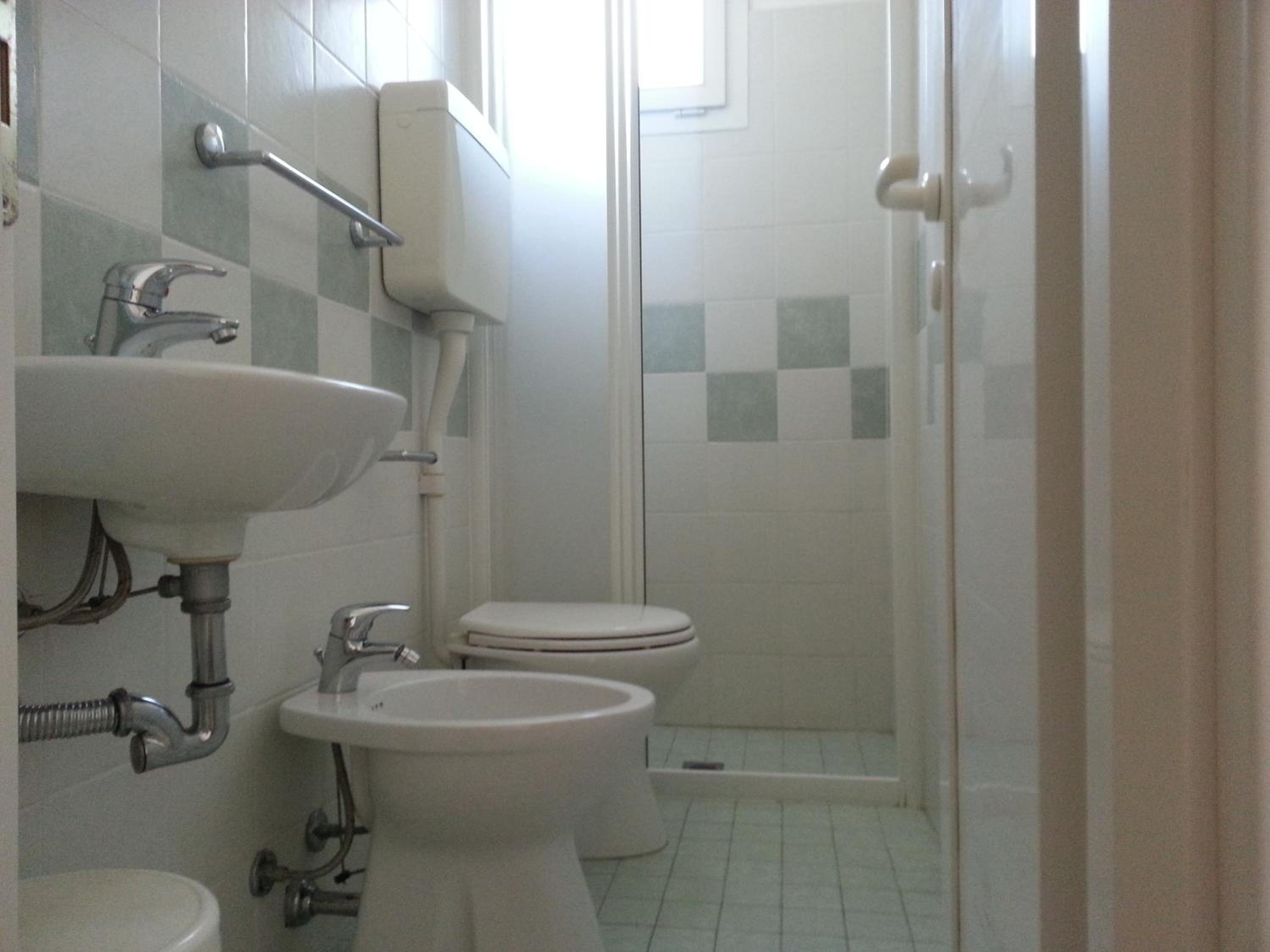 Double or Twin Room with Private Bathroom - Photo 3