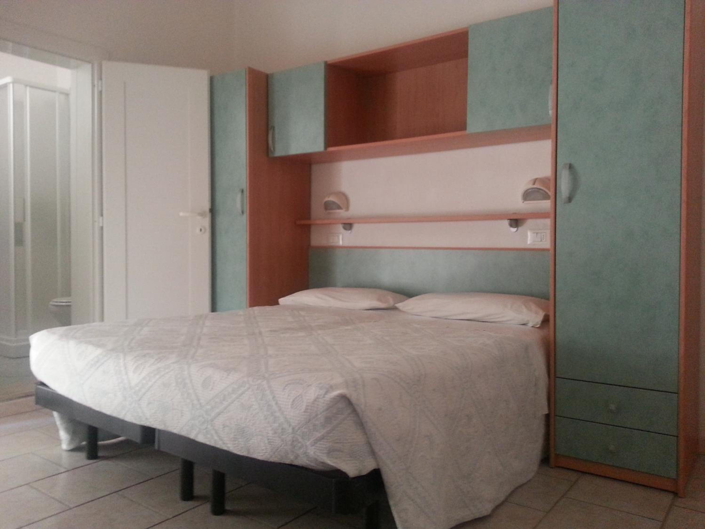 Double or Twin Room with Private Bathroom - Photo 1