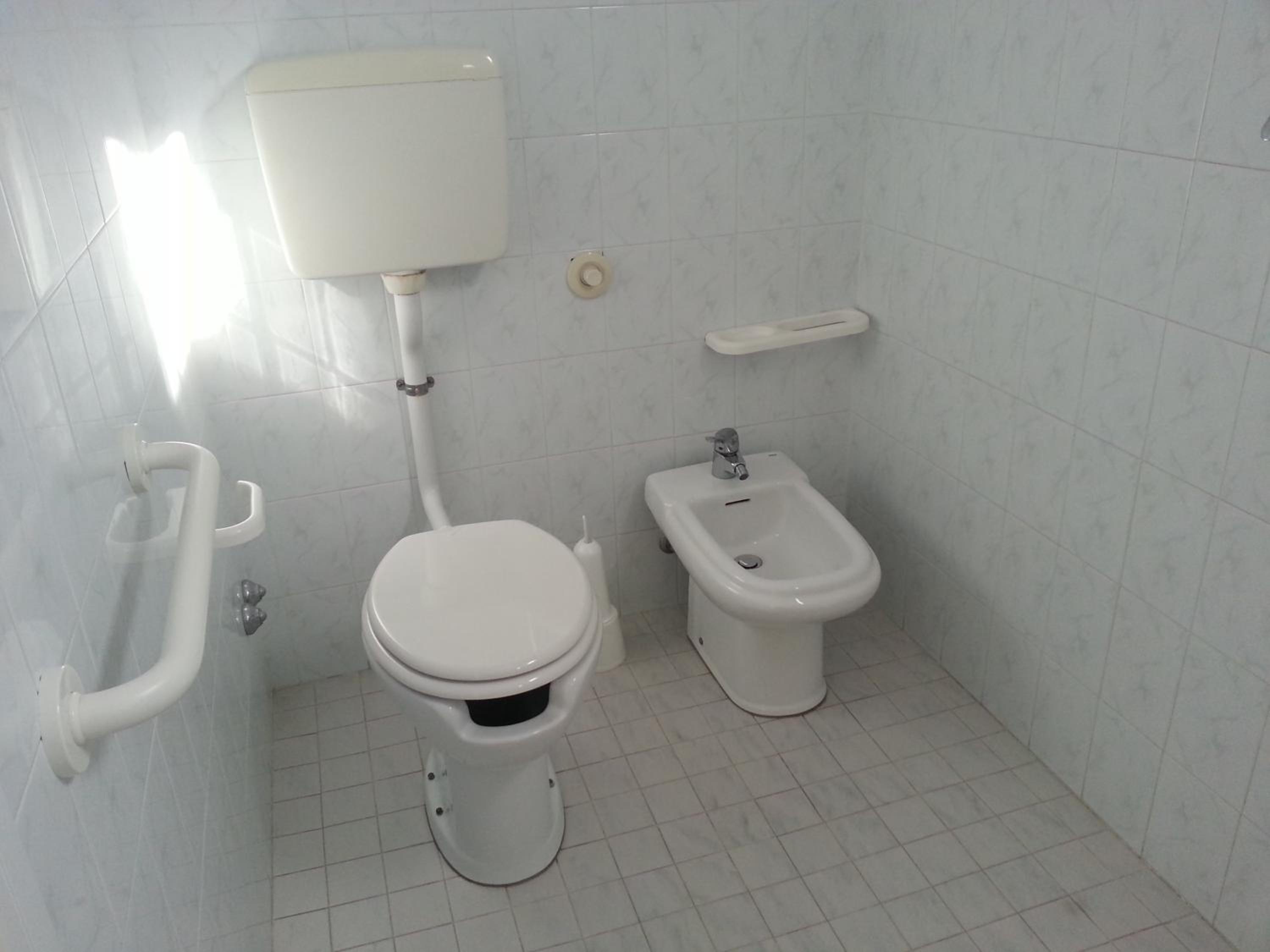Double or Twin Room with Private Bathroom - Photo 4