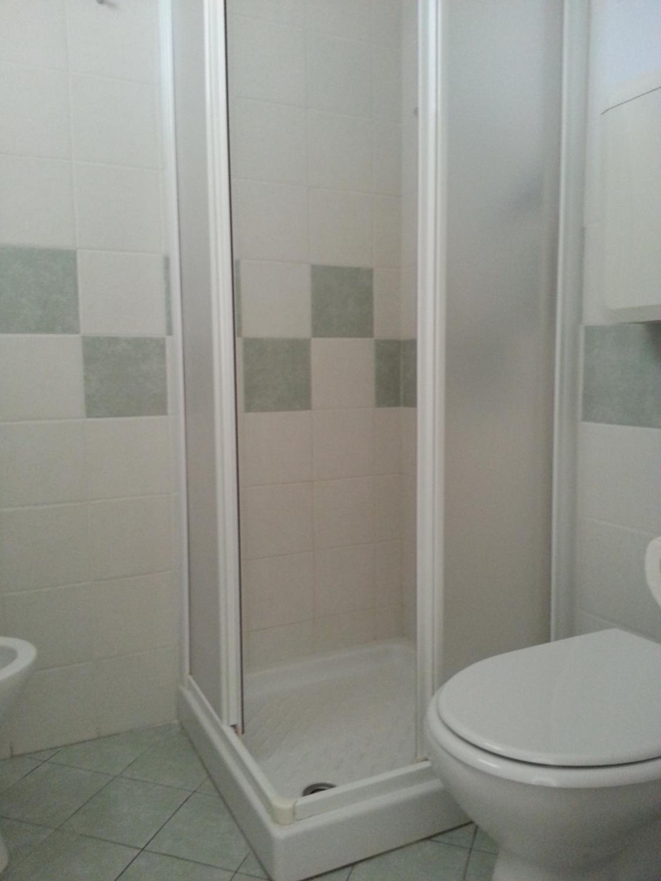 Double or Twin Room with Private Bathroom - Photo 8
