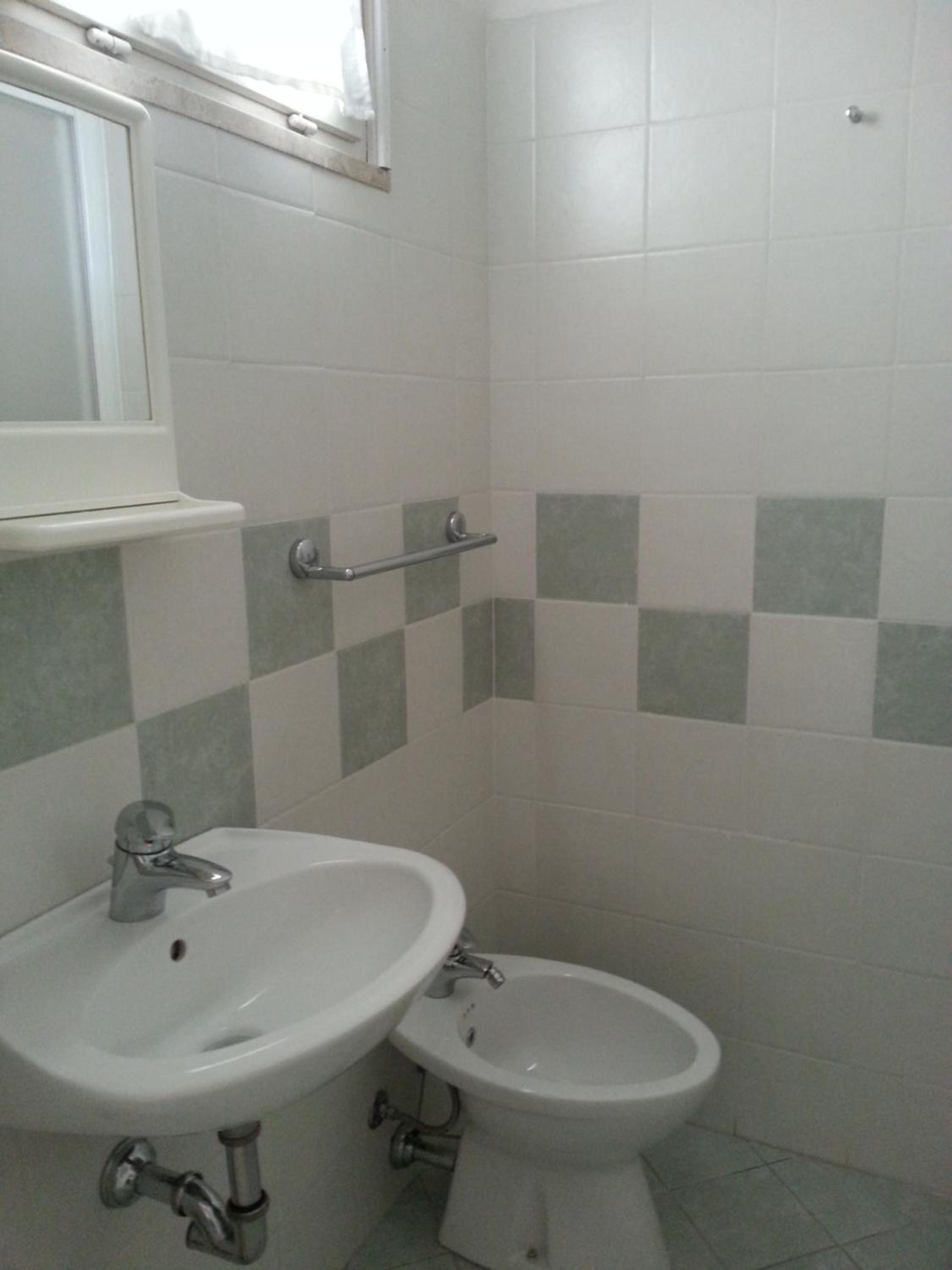 Double or Twin Room with Private Bathroom - Photo 13