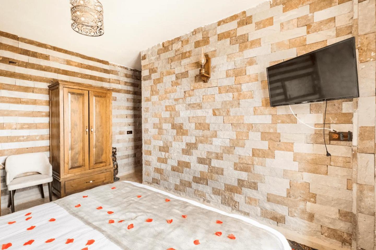 Standard Double Room - Photo 13