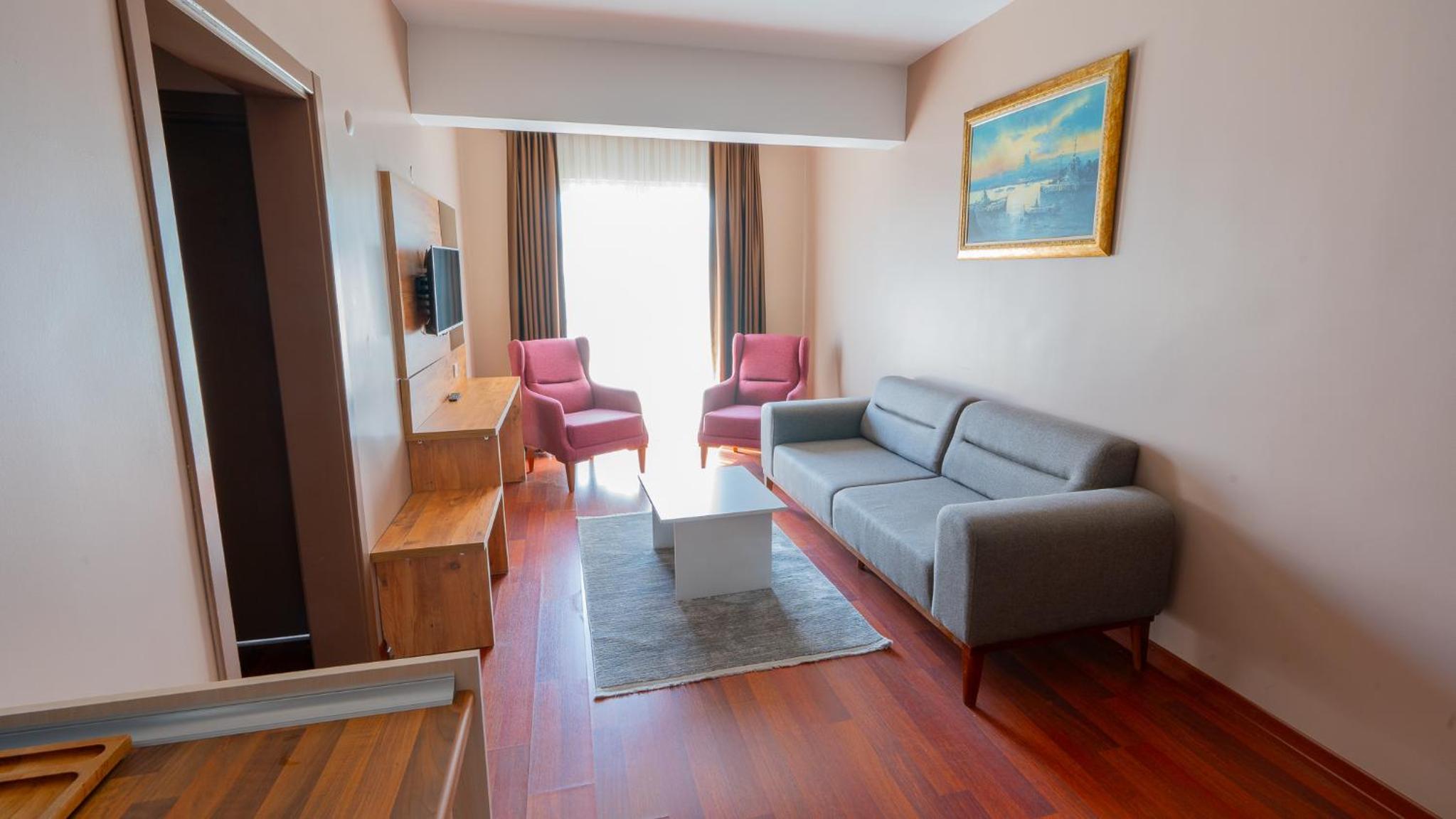 Family Room - Photo 3