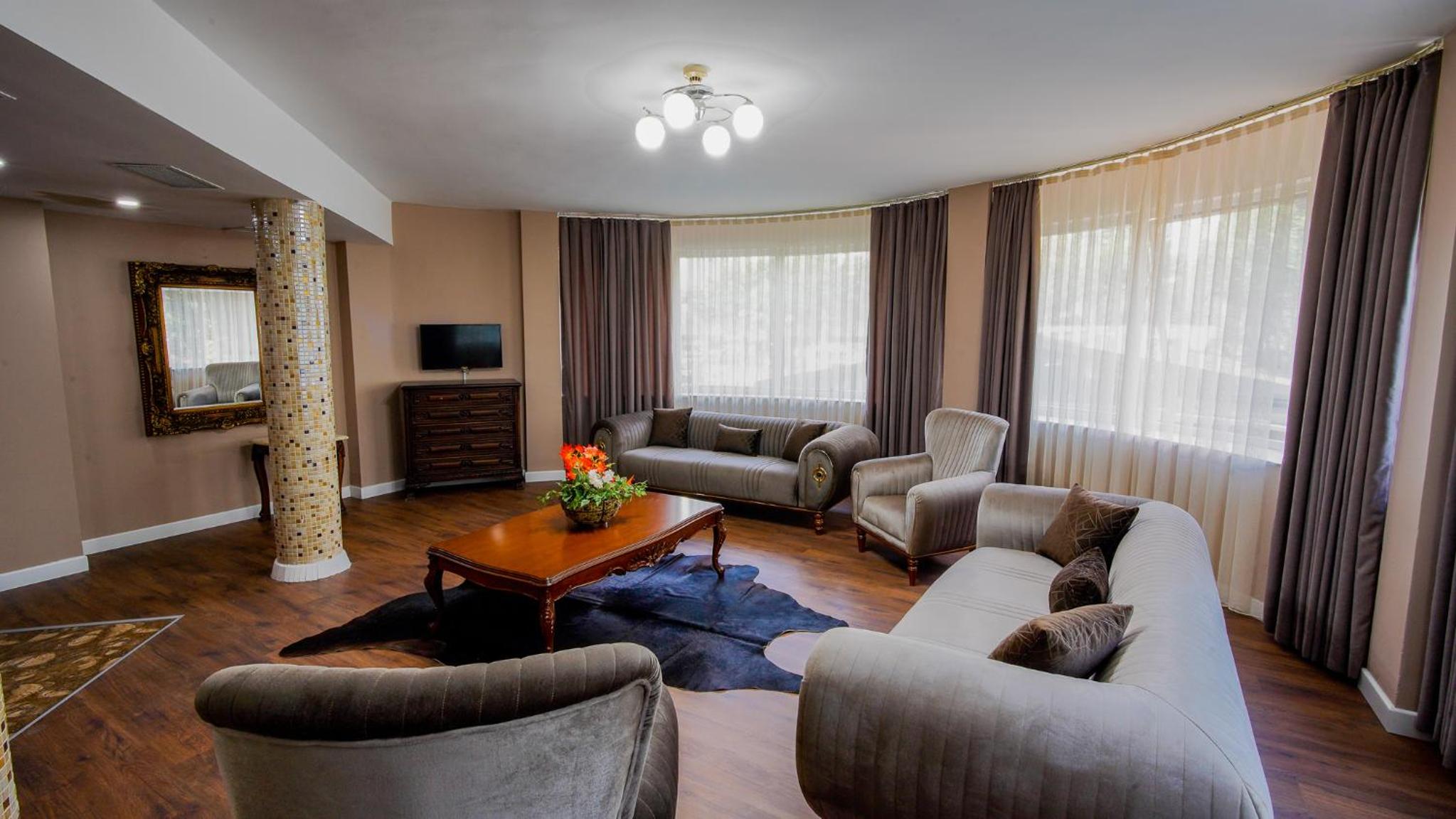 Suite - Photo 2