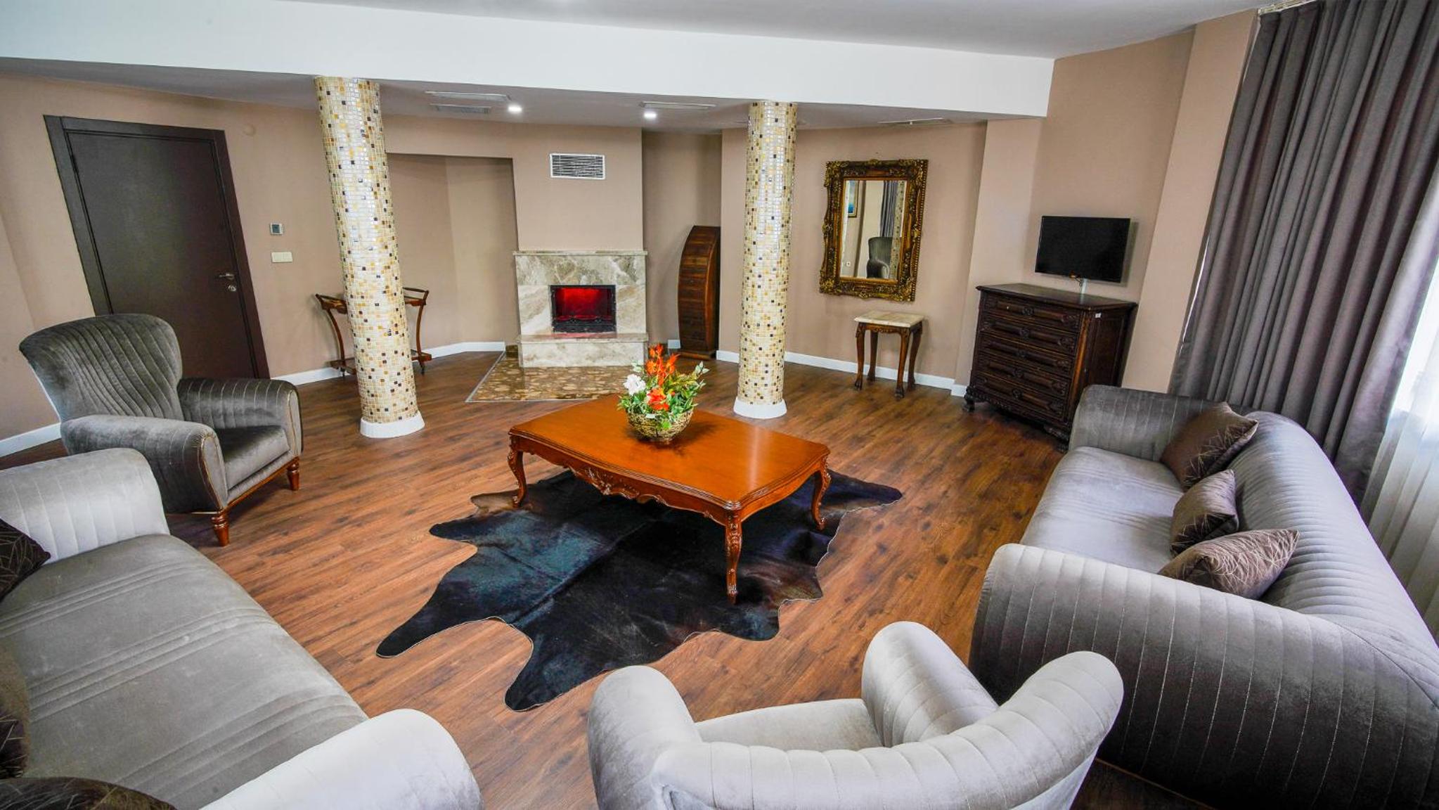 Suite - Photo 3