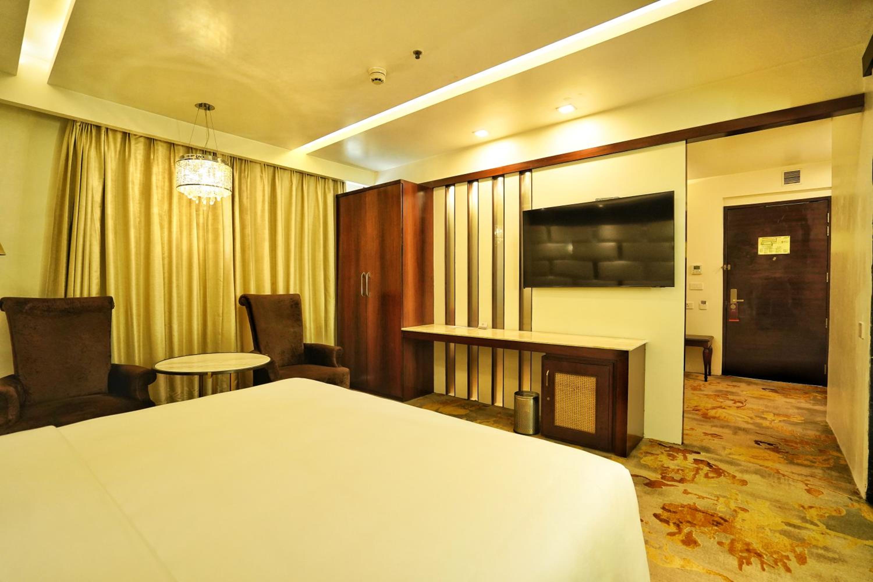 Deluxe Suite Deluxe Suite
