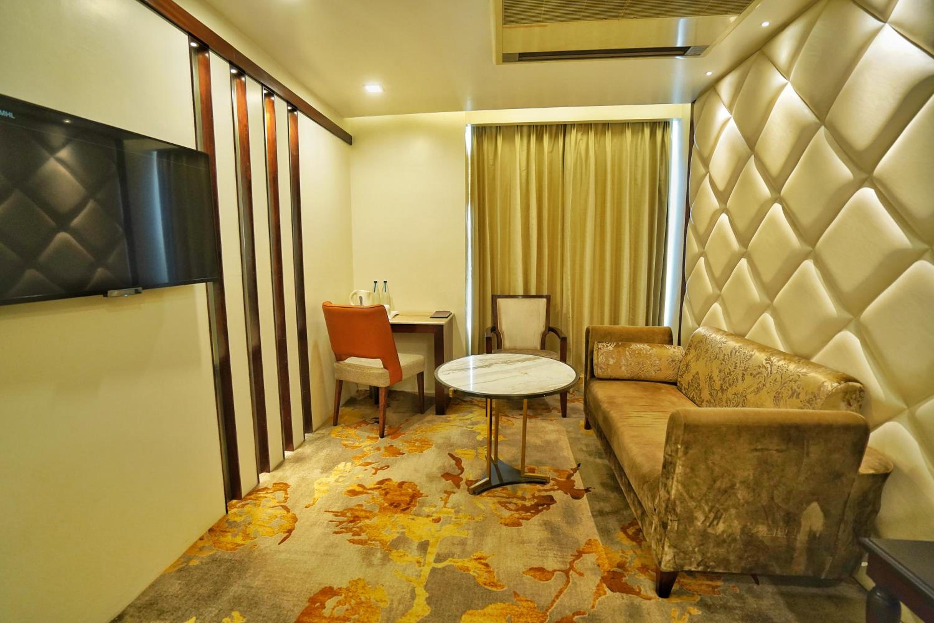 Deluxe Suite Deluxe Suite