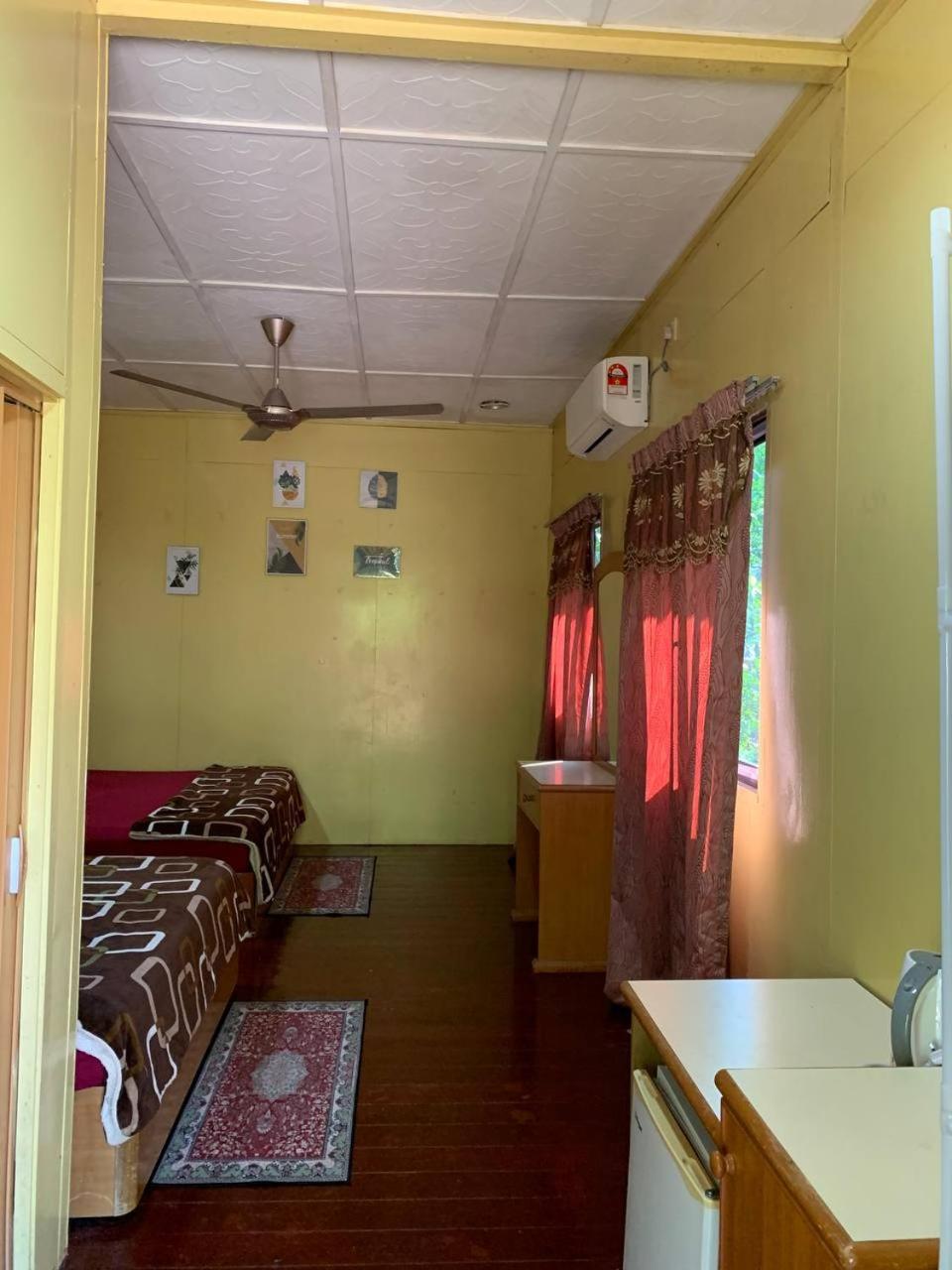 Quadruple Room with Private Bathroom photo 3