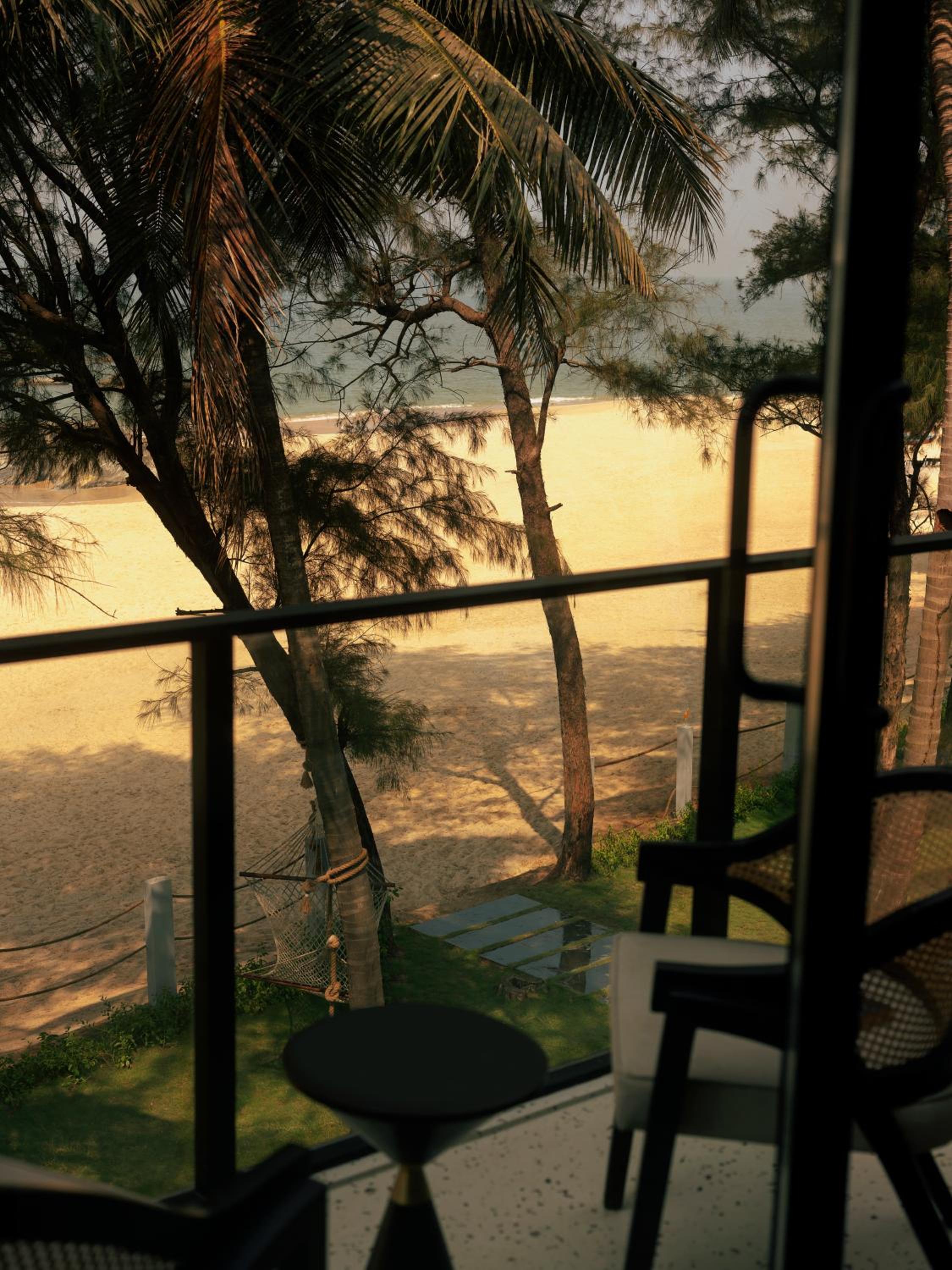 Ocean Front Premier Room - Photo 10