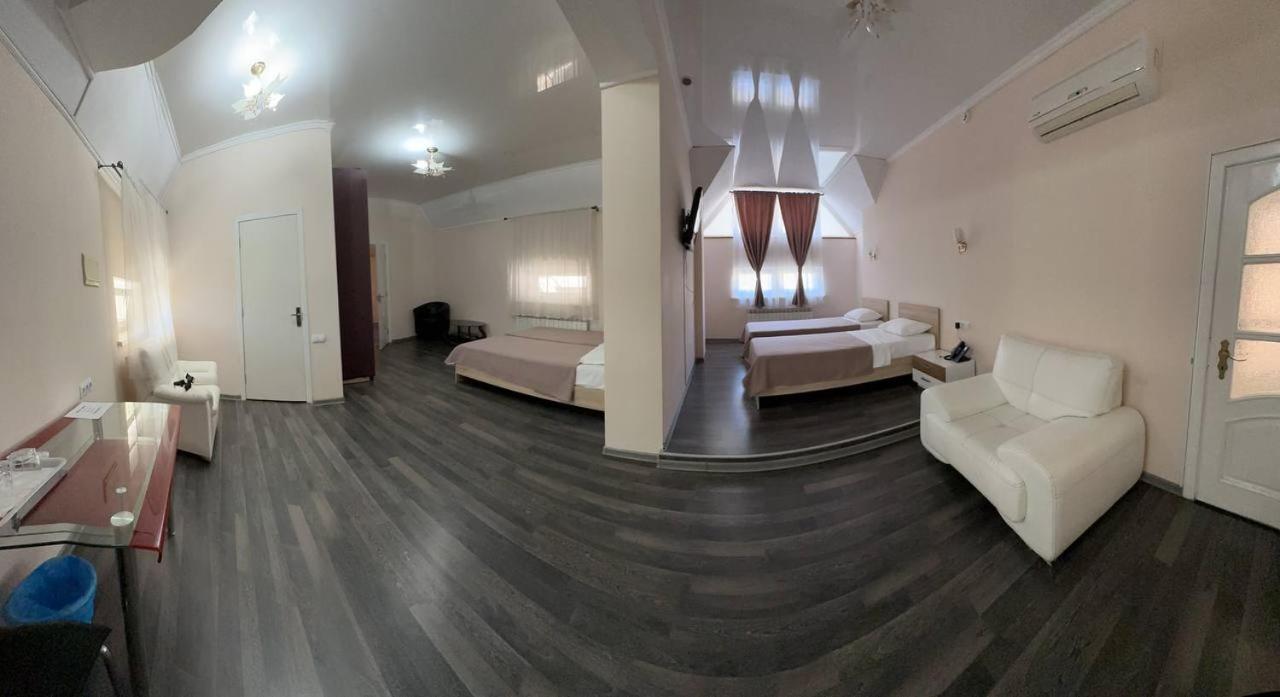 Family Room photo 1