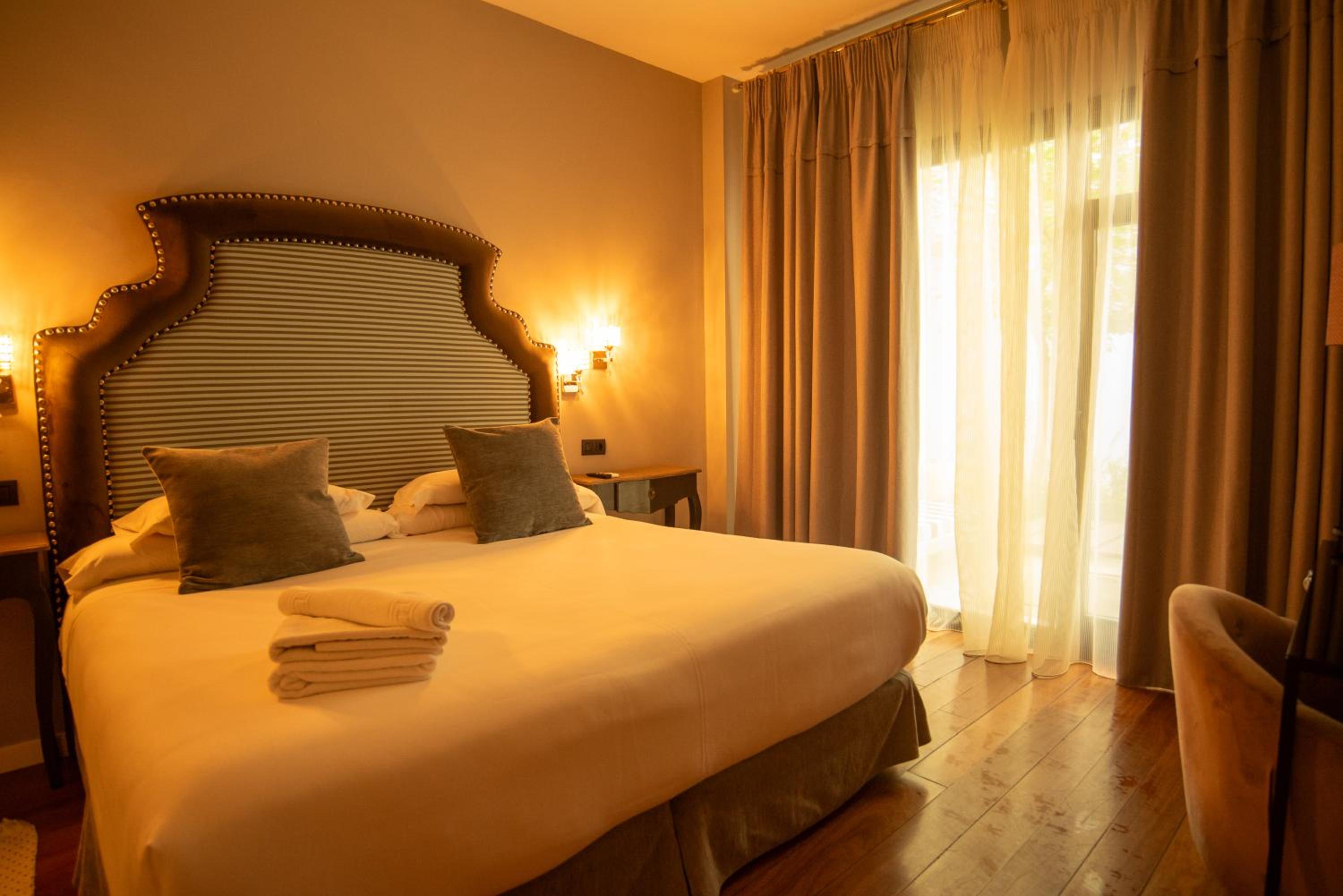 Double or Twin Room - Photo 4